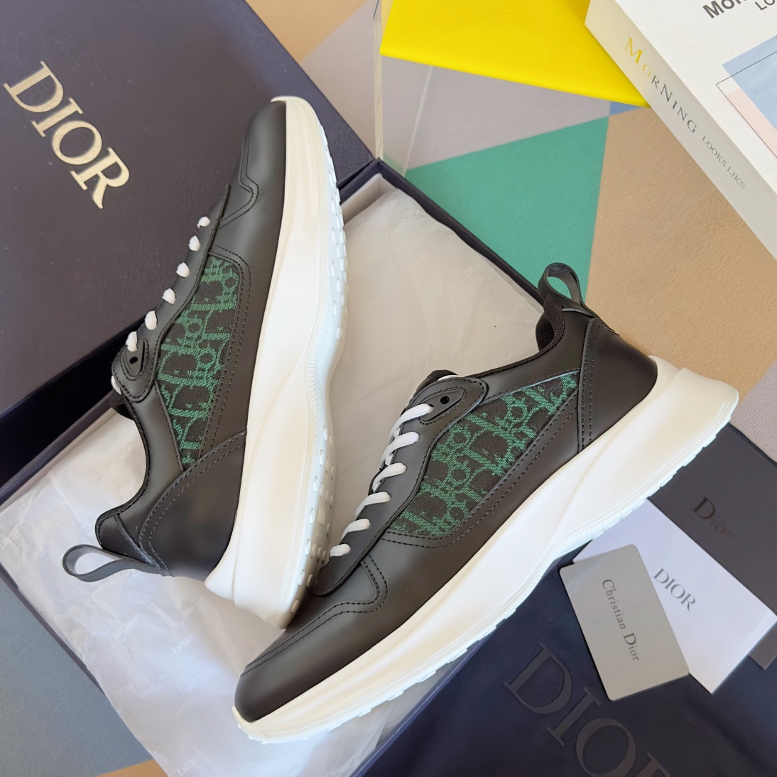 UA D*0r B25 Runner Sneaker