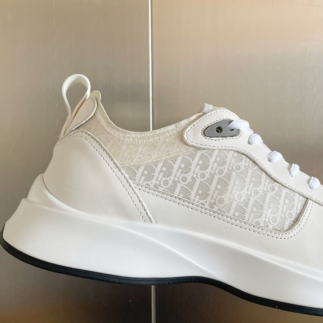 UA D*0r B25 Runner Sneaker