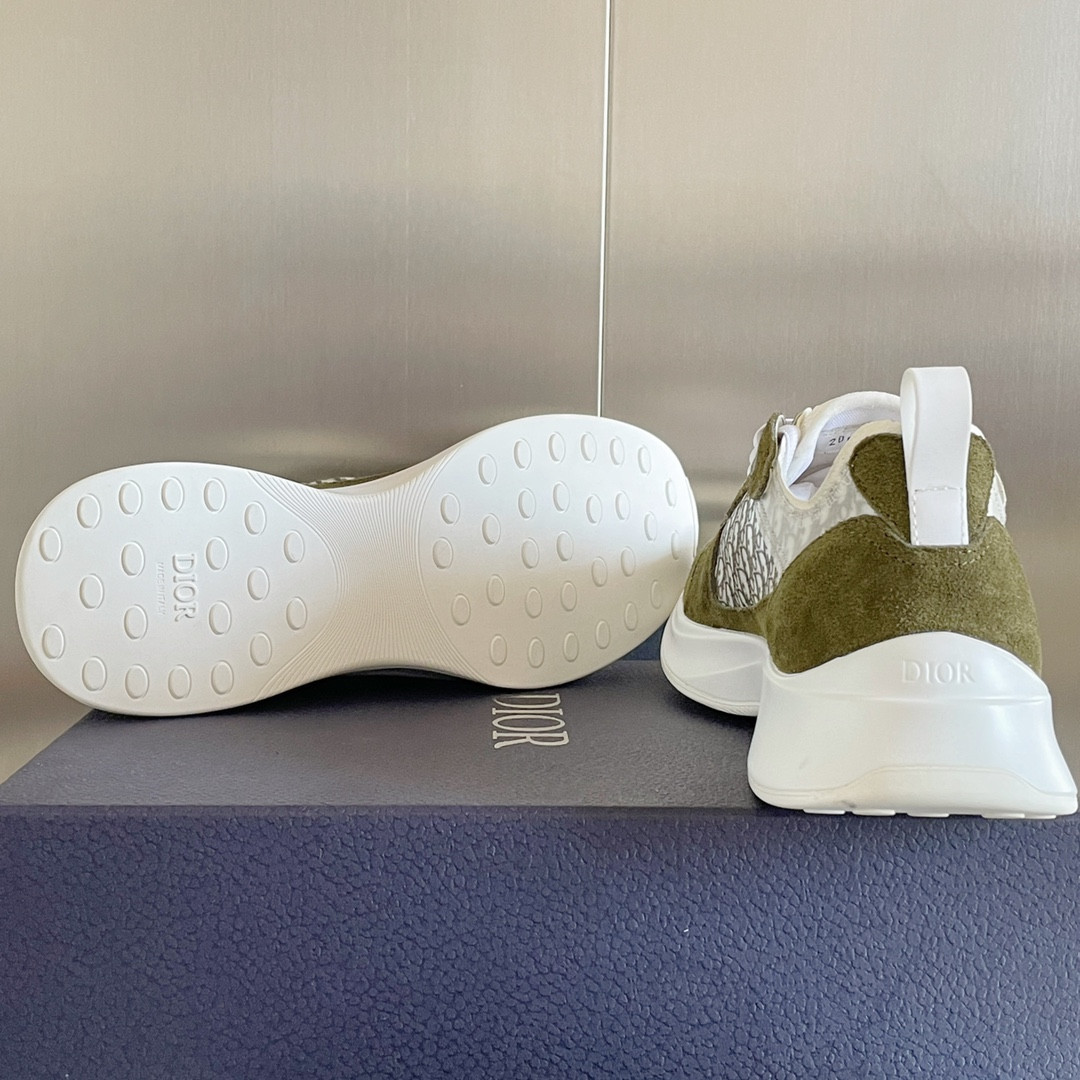 UA D*0r B25 Runner Sneaker