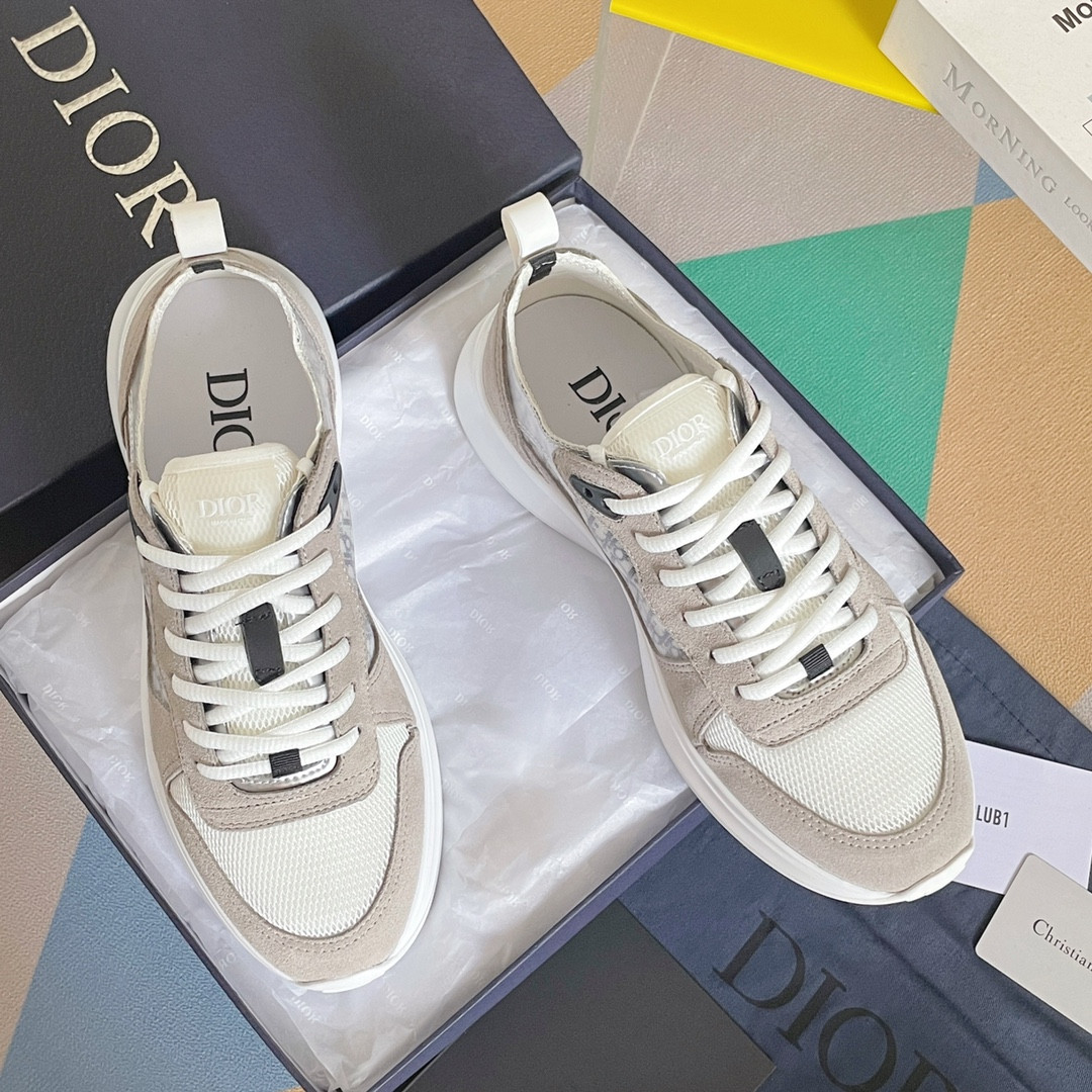 UA D*0r B25 Runner Sneaker