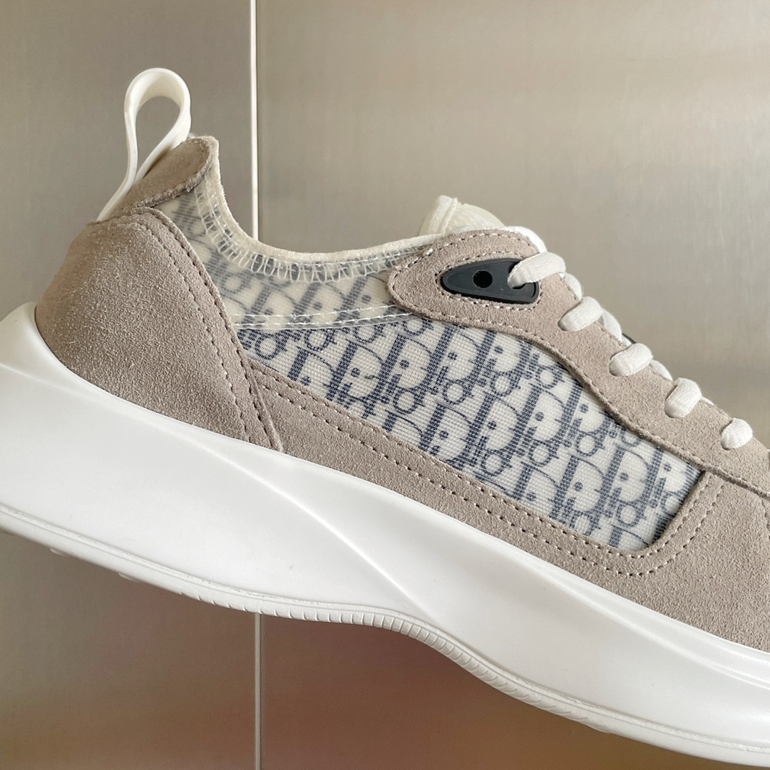 UA D*0r B25 Runner Sneaker