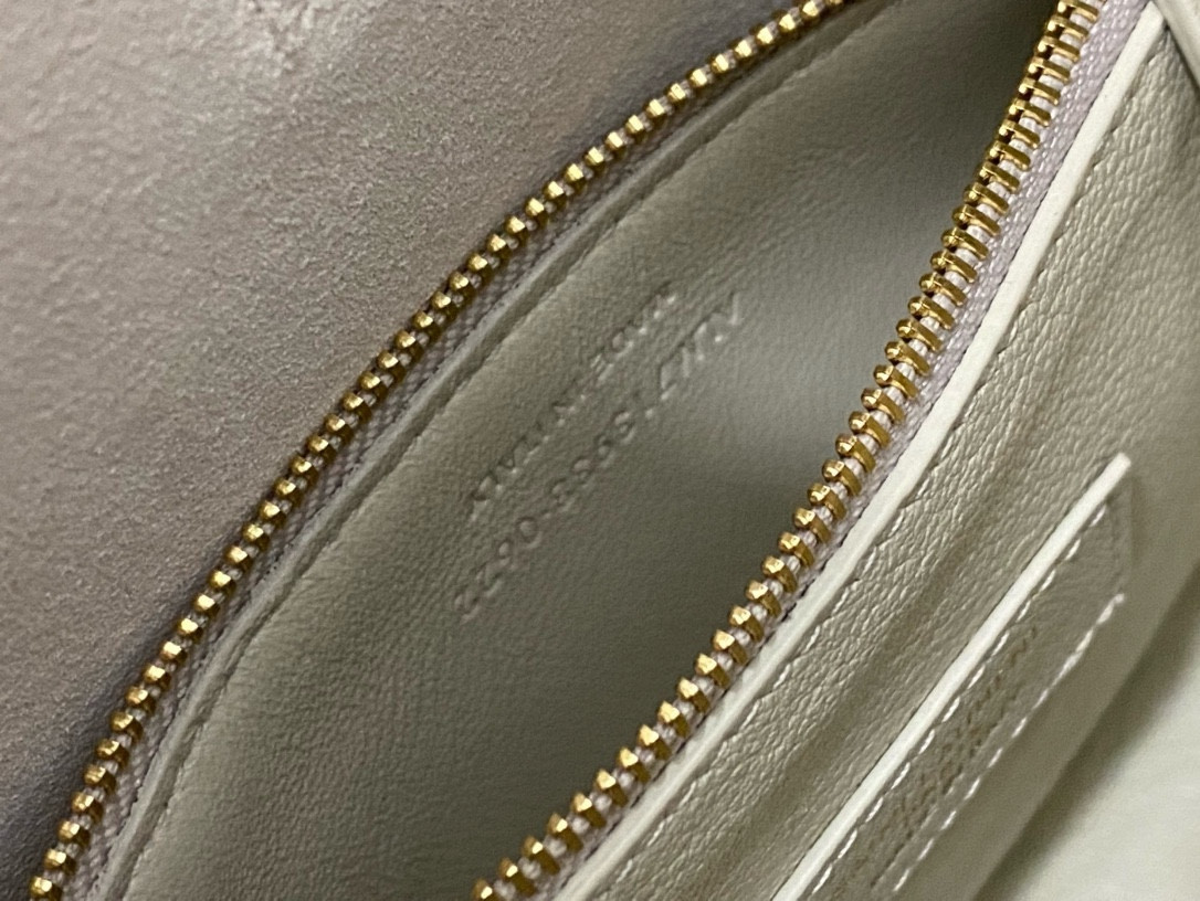 Y*L LE 5 À 7 23x22x8cm