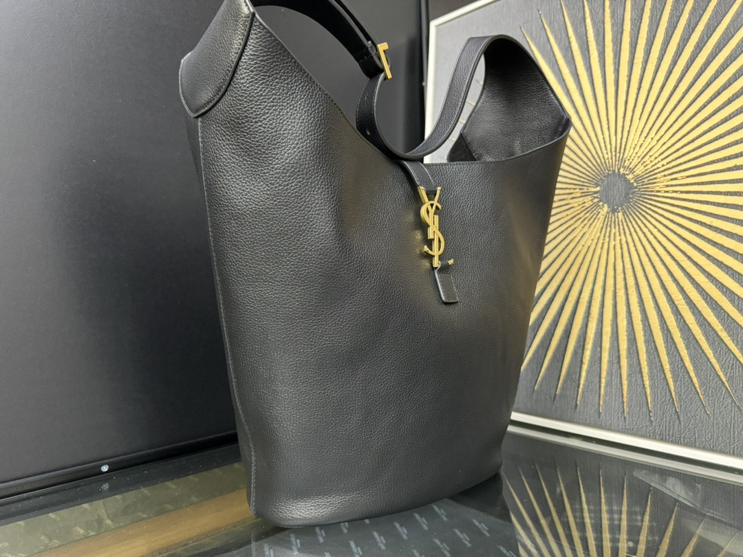 Y*L LE 5 À 7 hobo in grained leather 26x31.5x13.5cm