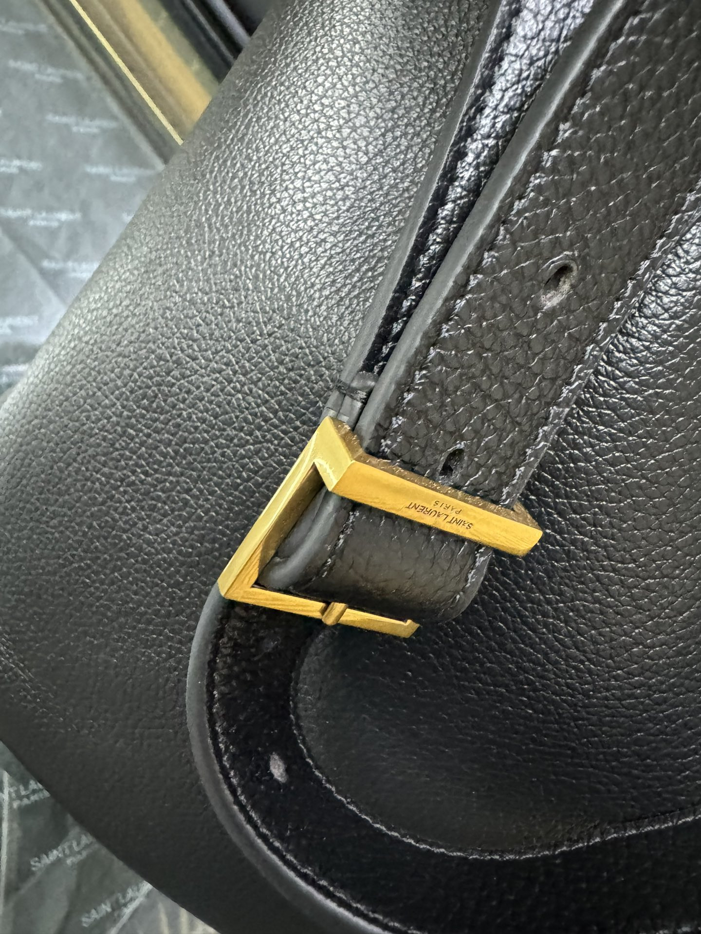 Y*L LE 5 À 7 hobo in grained leather 26x31.5x13.5cm