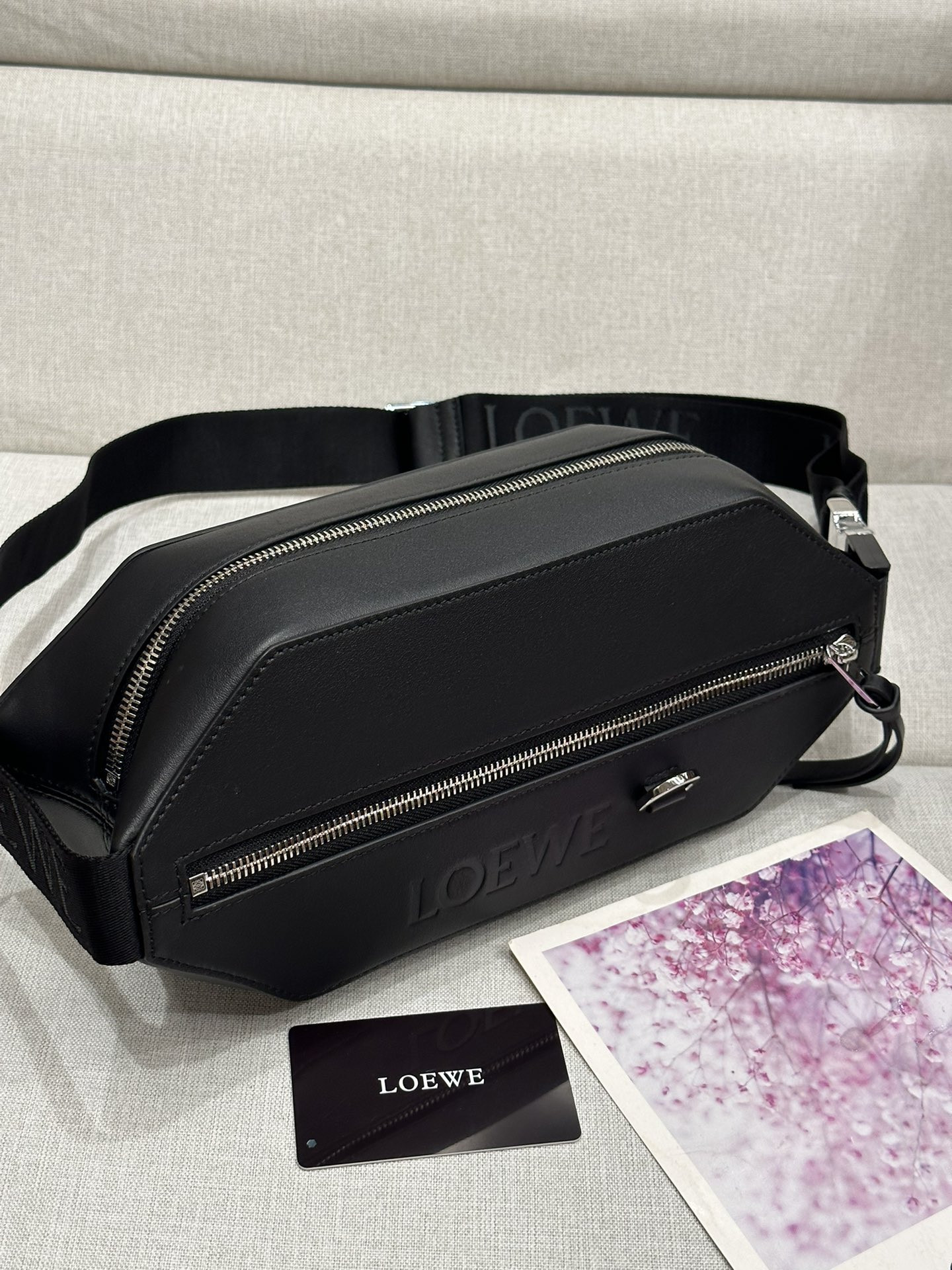 L0ew* Convertible sling in classic calfskin 32.5x9x12.3cm