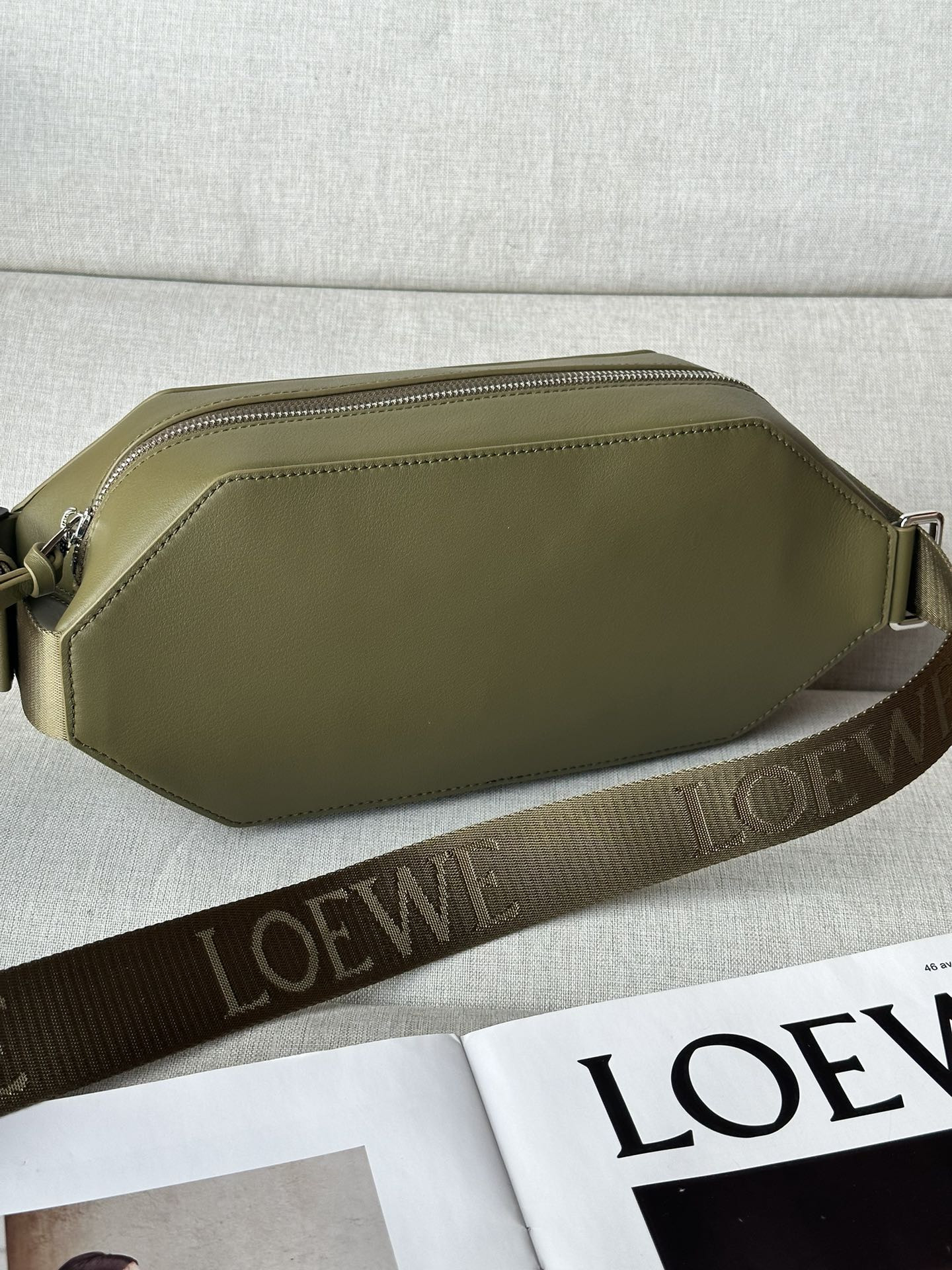 L0ew* Convertible sling in classic calfskin 32.5x9x12.3cm