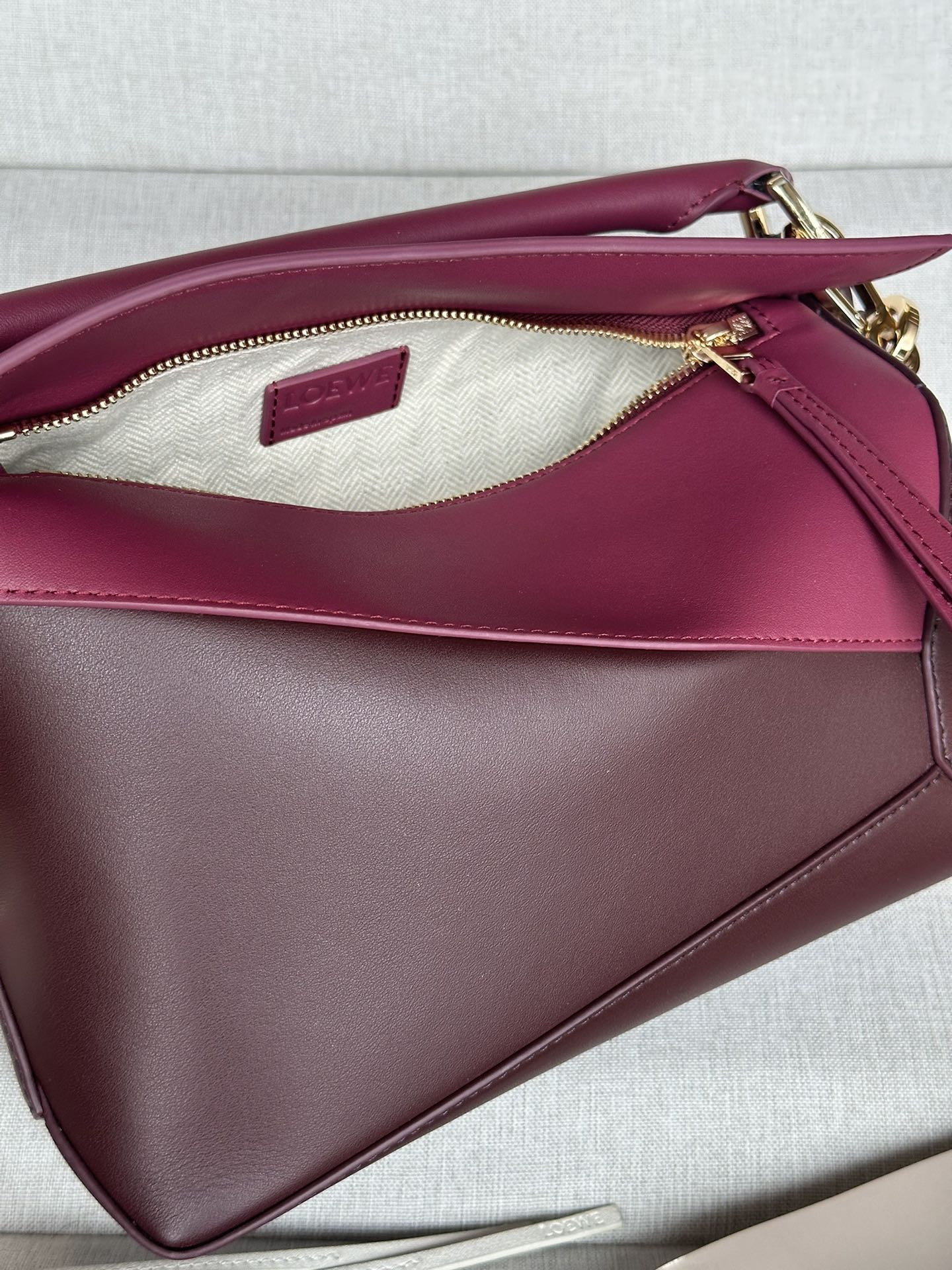 L0ew* Small Puzzle bag in classic calfskin 24x10.5x16.5cm