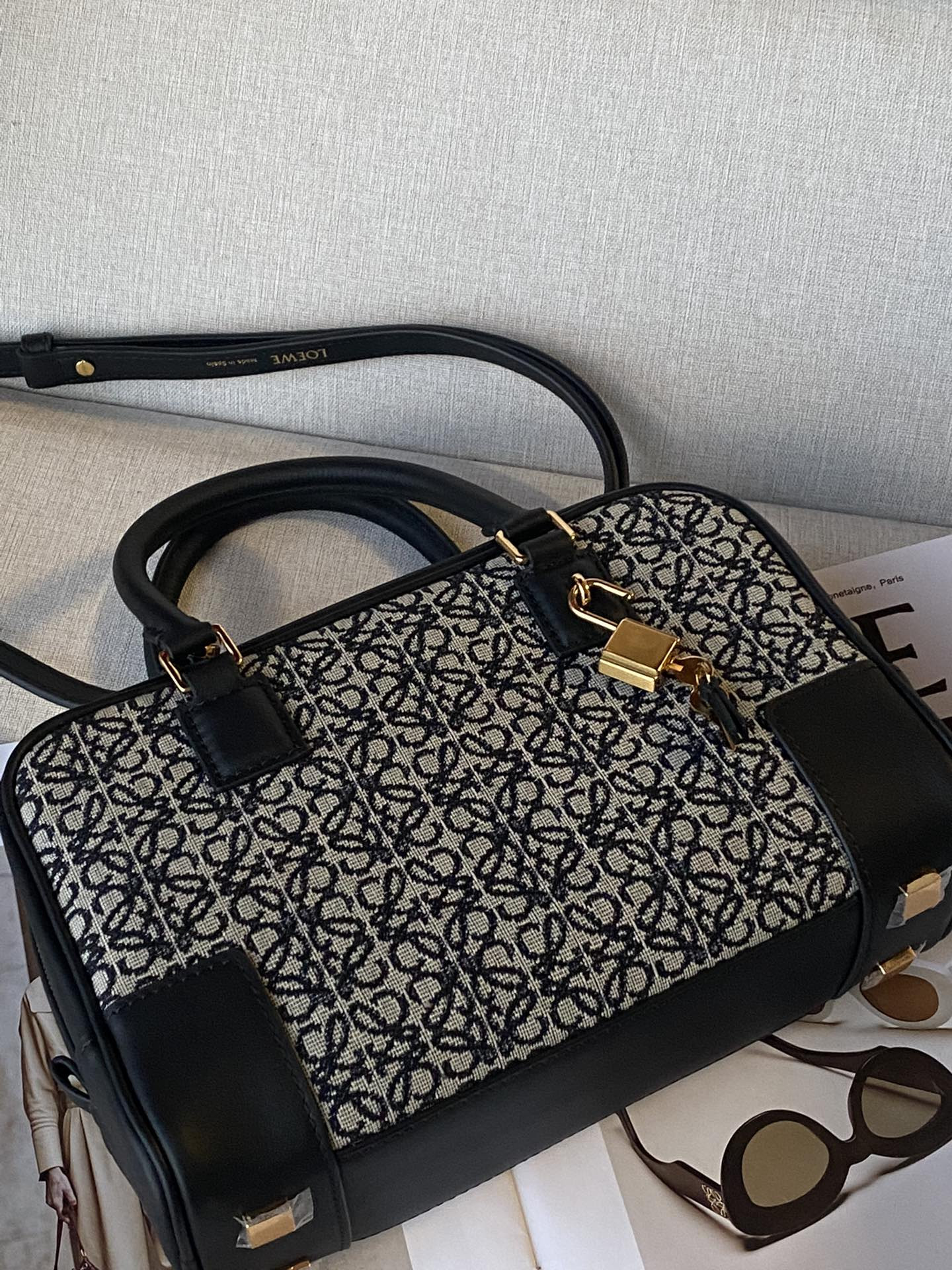 L0ew* Amazona 23x15x19cm