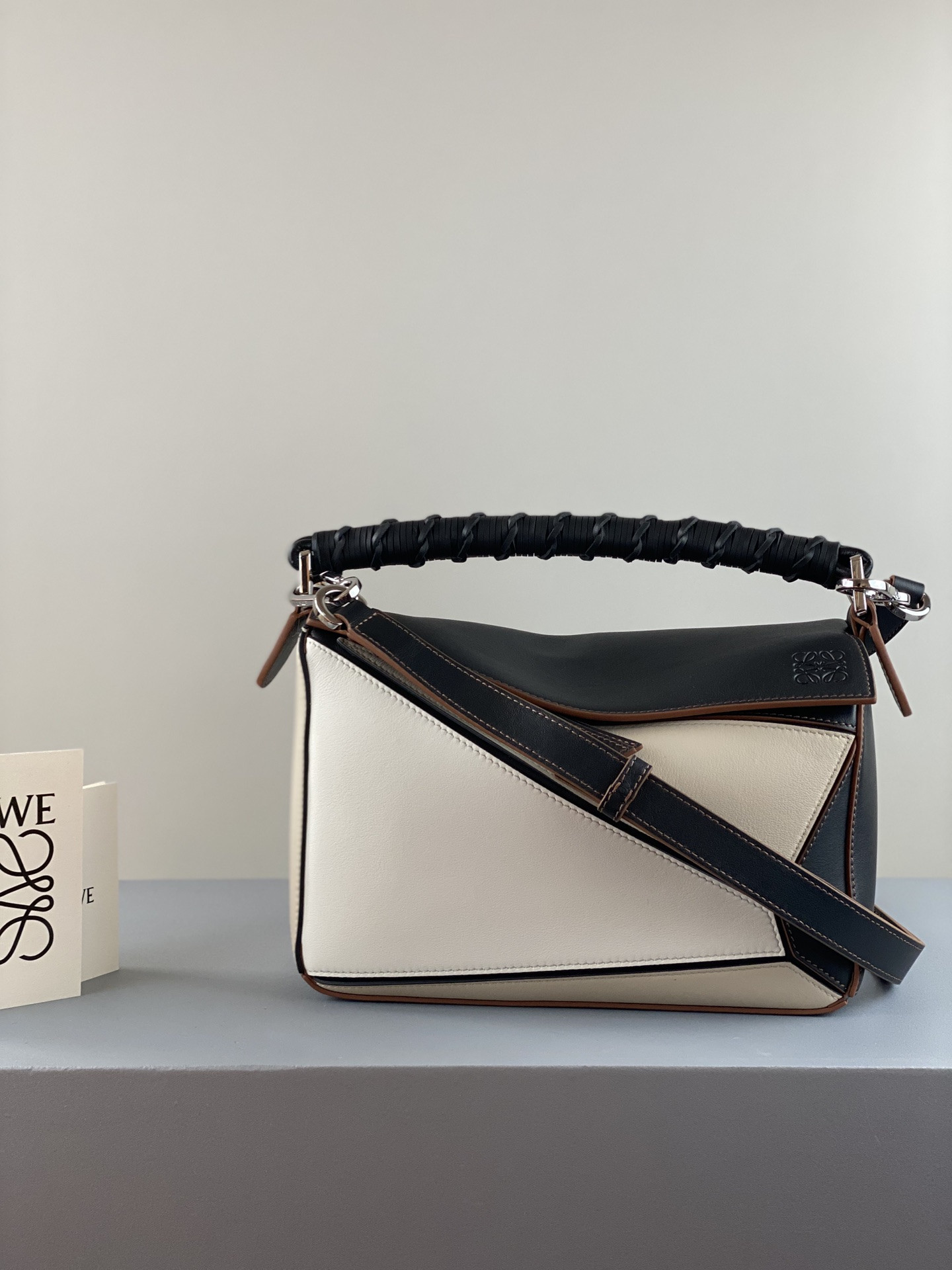 L0ew* Small Puzzle bag in classic calfskin 24x10.5x16.5cm