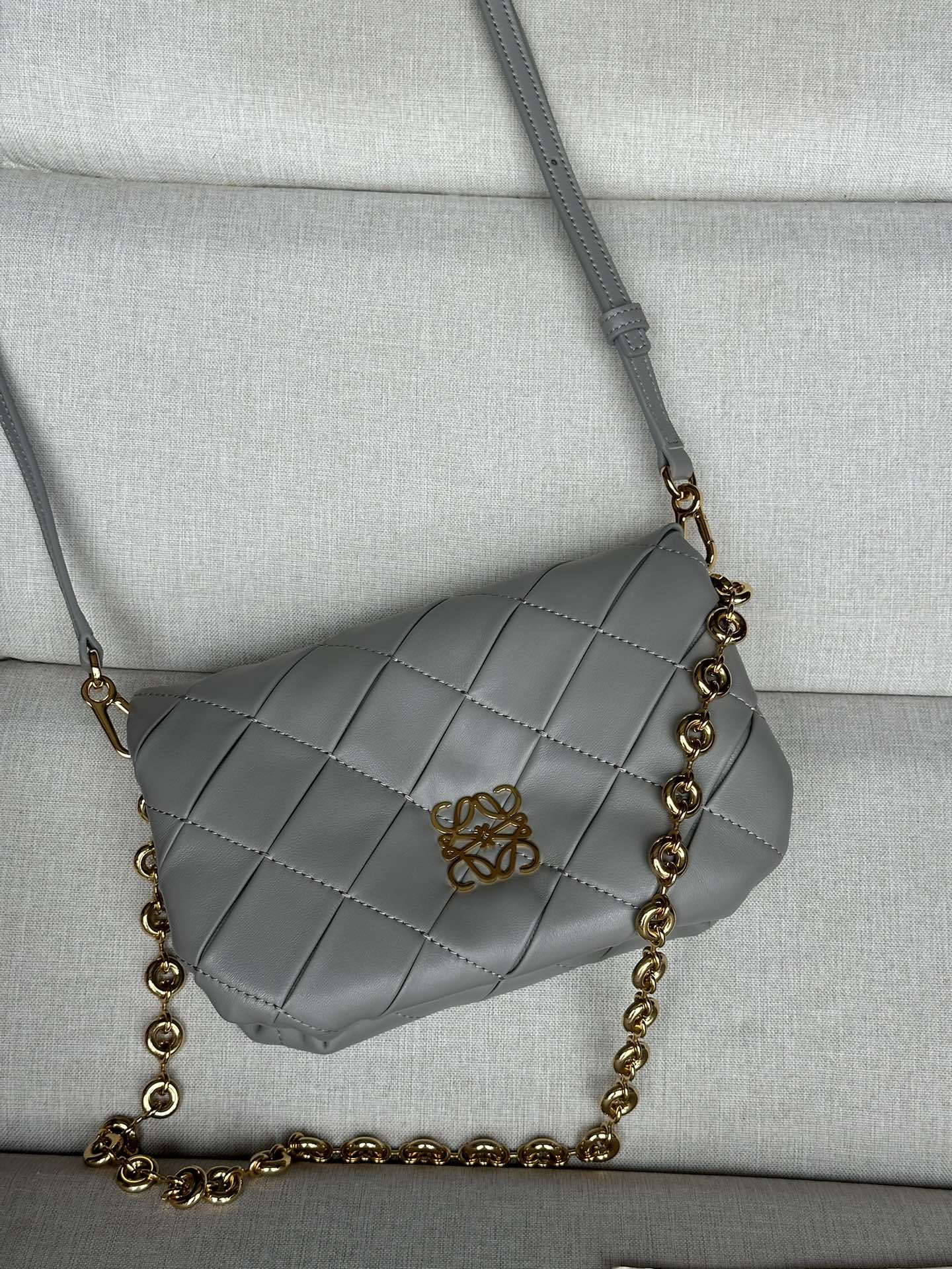 L0ew* Mini Puffer Goya in pleated shiny nappa lambskin 20x6x13cm