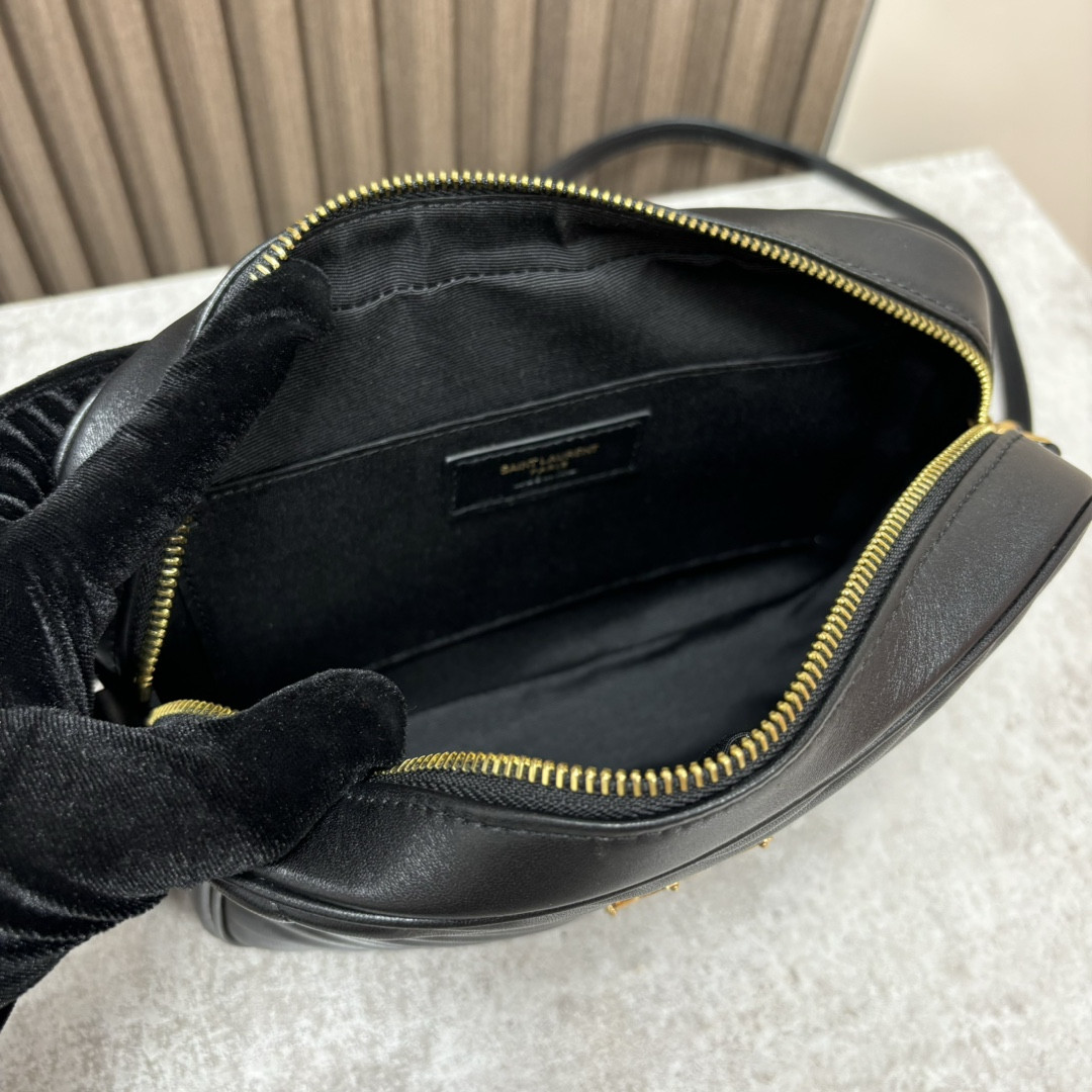 Y*L LOU camera bag in quilted leather 23x16x6cm