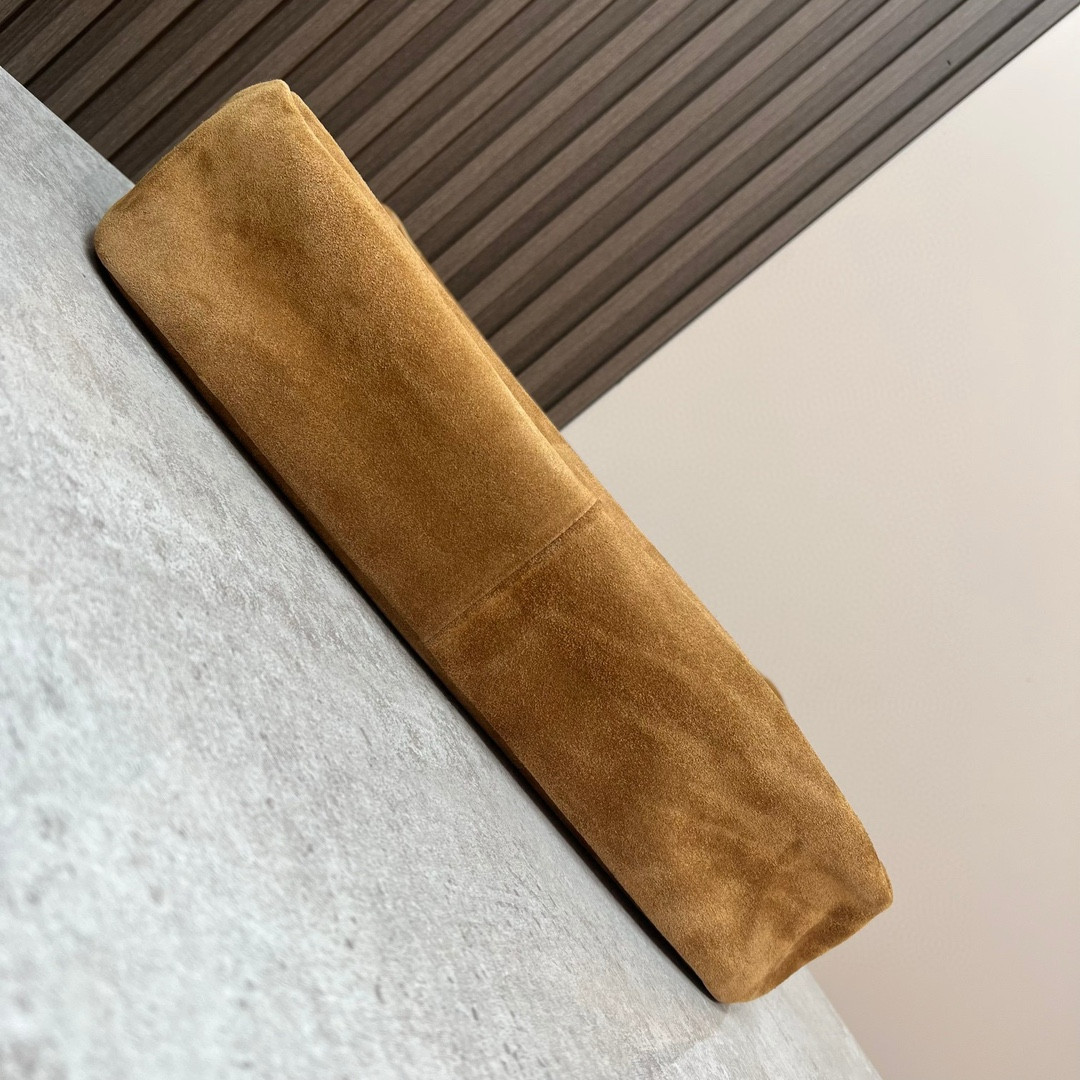 Y*L JAMIE 4.3 in suede 43x29x9cm