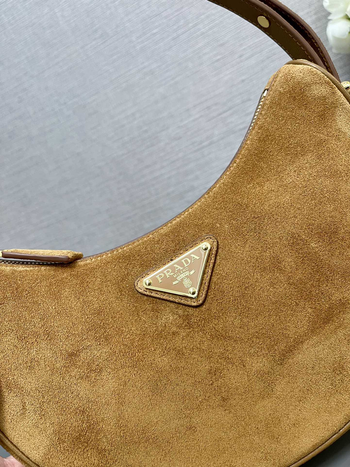 Pra*a Arqué suede shoulder bag 22.5x18.5x6.5cm