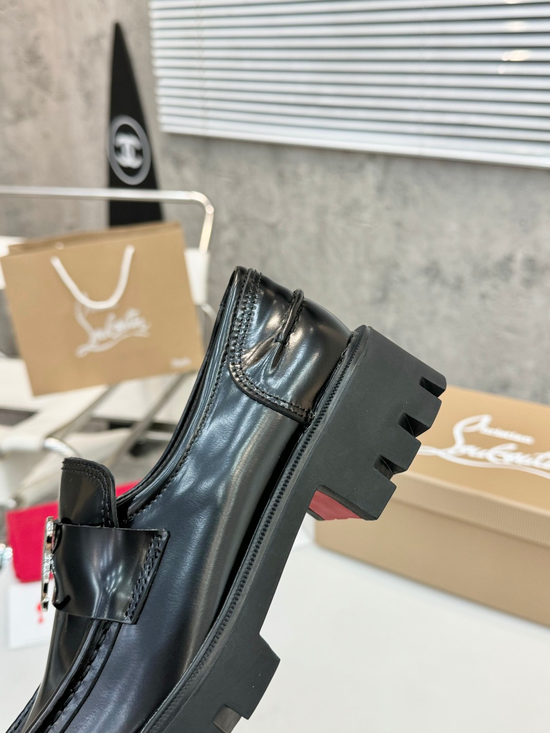 UA Ch**an Louboutin(CL) logo design,the latest runway version of the red-soled shoes