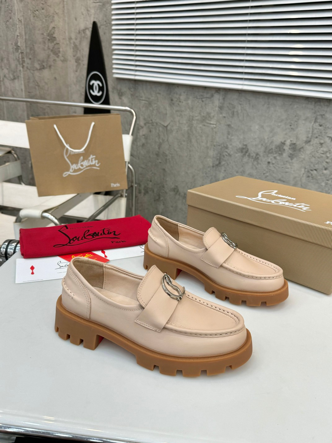 UA Ch**an Louboutin(CL) logo design,the latest runway version of the red-soled shoes