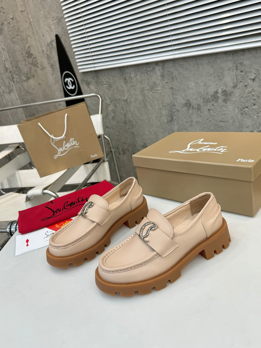 UA Ch**an Louboutin(CL) logo design,the latest runway version of the red-soled shoes