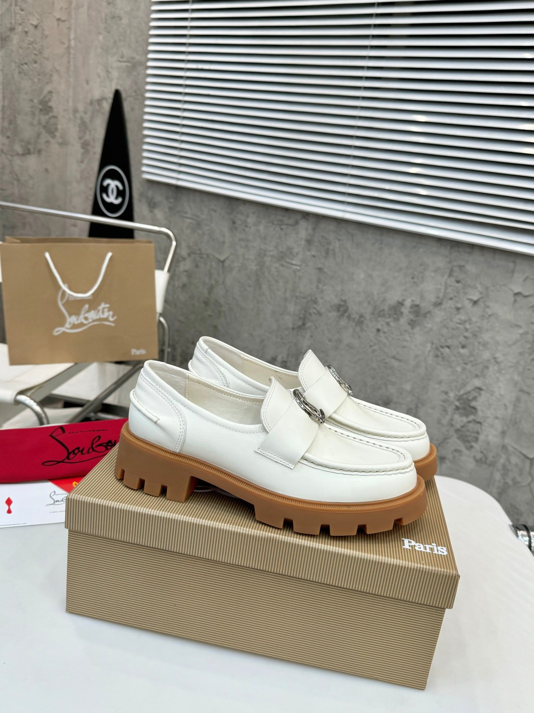 UA Ch**an Louboutin(CL) logo design,the latest runway version of the red-soled shoes