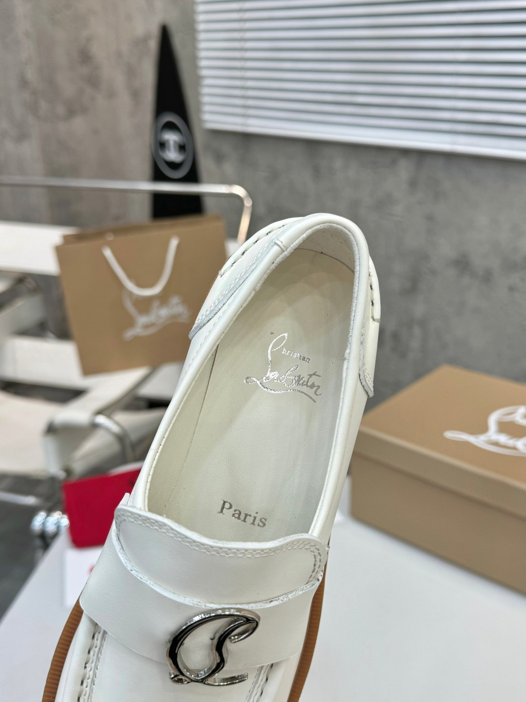 UA Ch**an Louboutin(CL) logo design,the latest runway version of the red-soled shoes