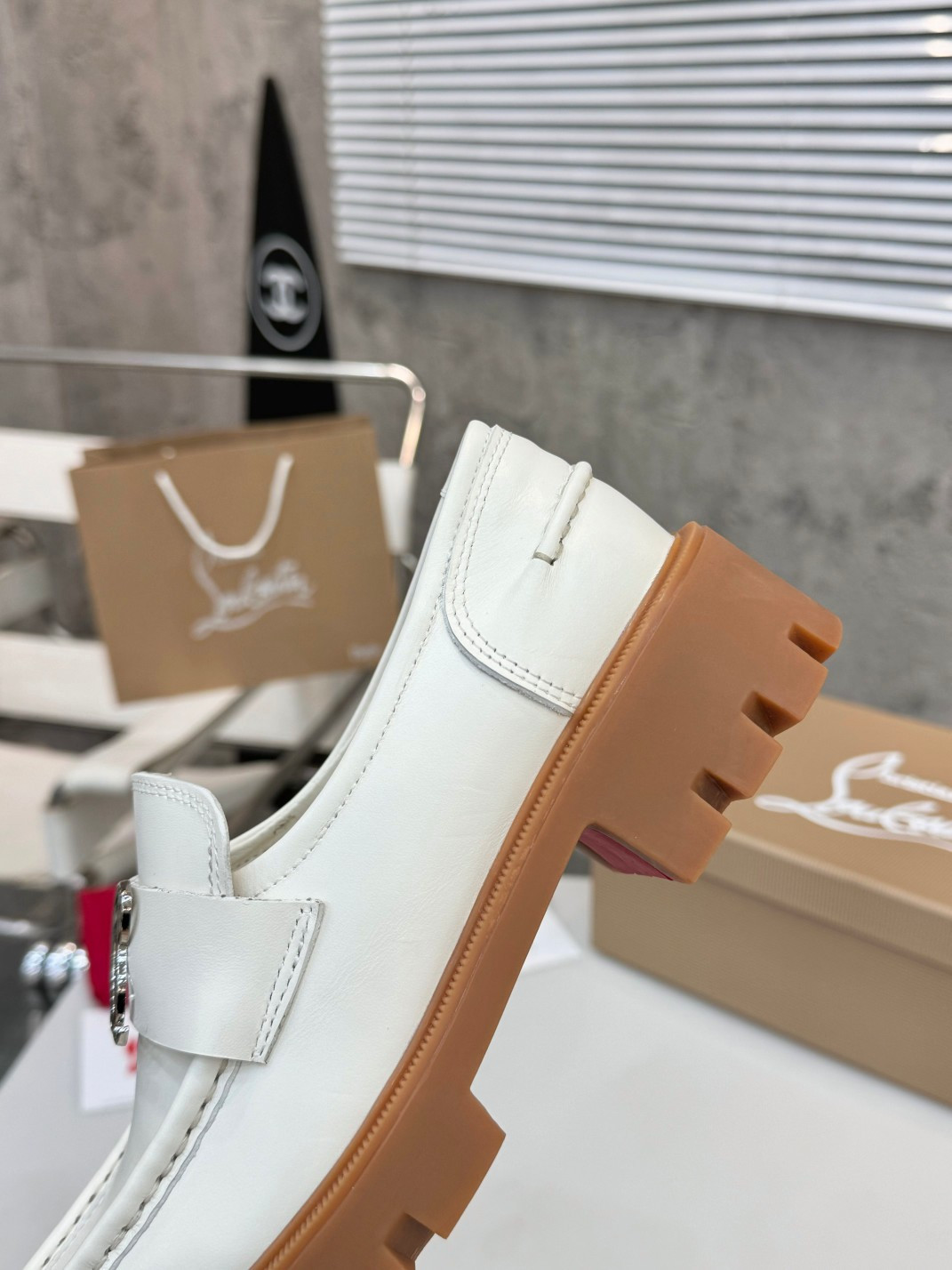 UA Ch**an Louboutin(CL) logo design,the latest runway version of the red-soled shoes