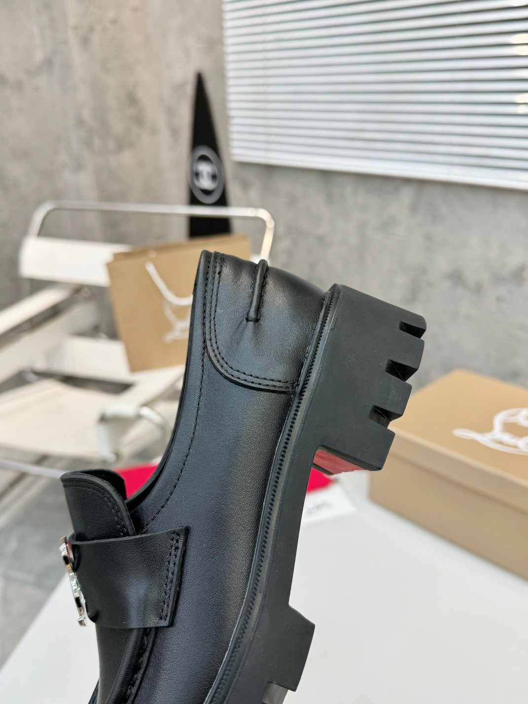 UA Ch**an Louboutin(CL) logo design,the latest runway version of the red-soled shoes