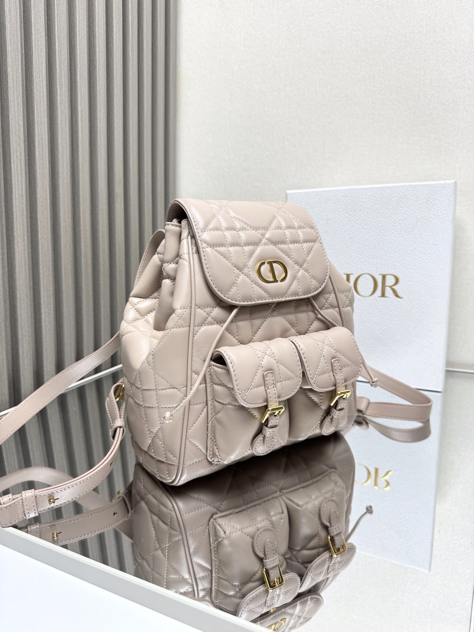 D*0r Caro Backpack Medium 23 x 26.7 x 12.5 cm