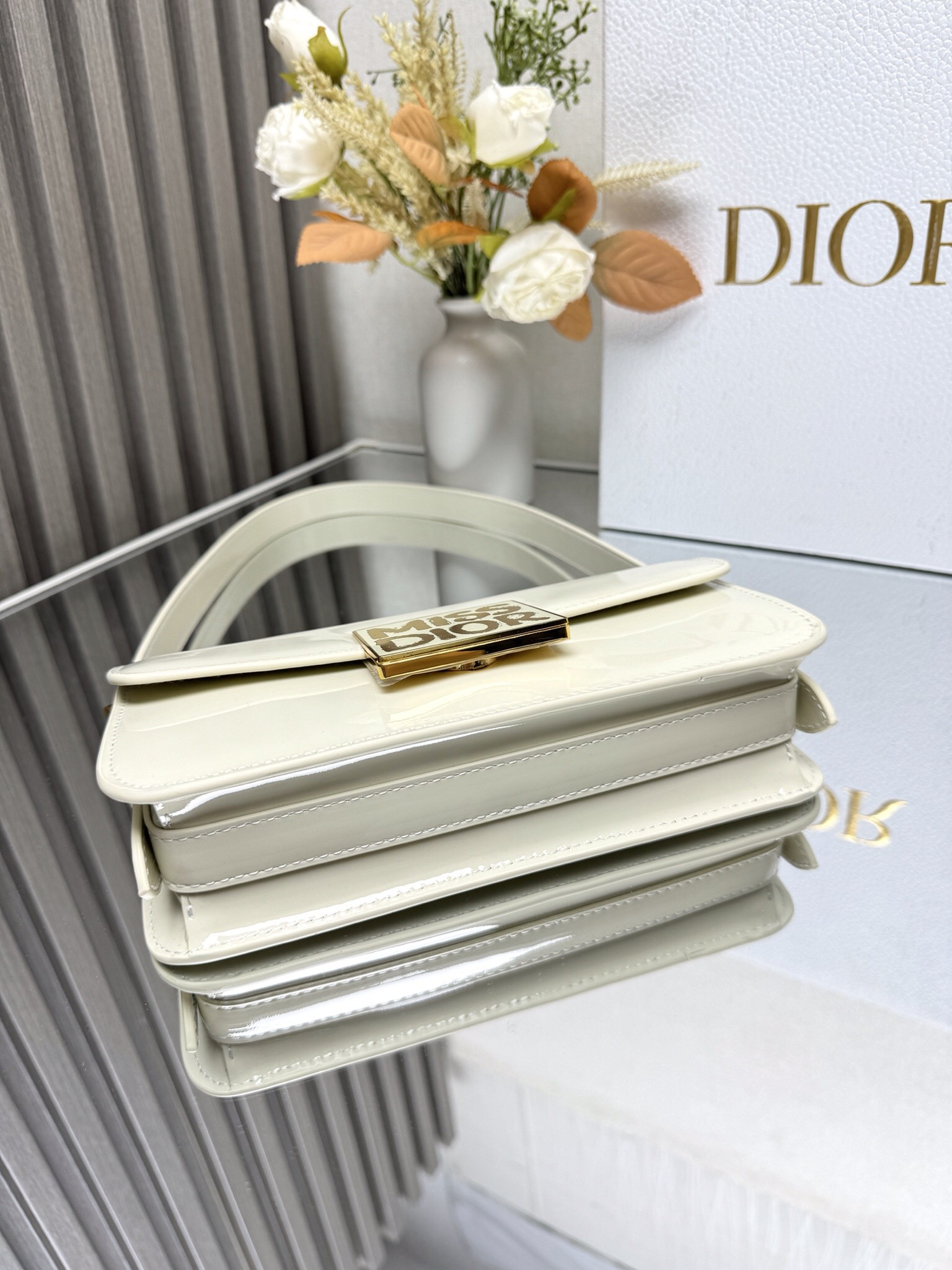 D*0r Miss D*0r flap bag 22 x 11 x 6 cm(Patent Calfskin)