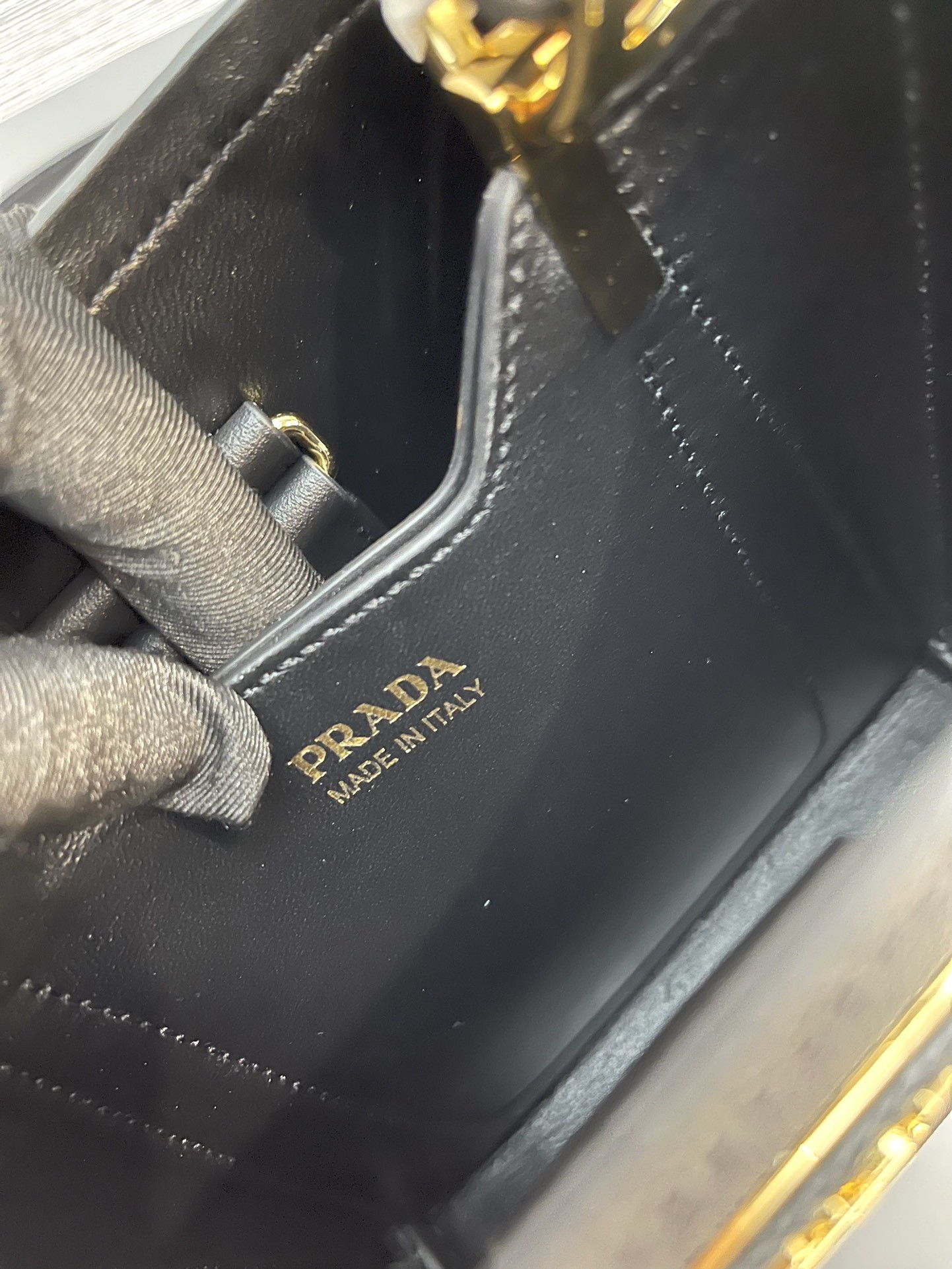 Pra*a Small Saffiano Leather Pra*a Panier Bag 18x17x10.5cm