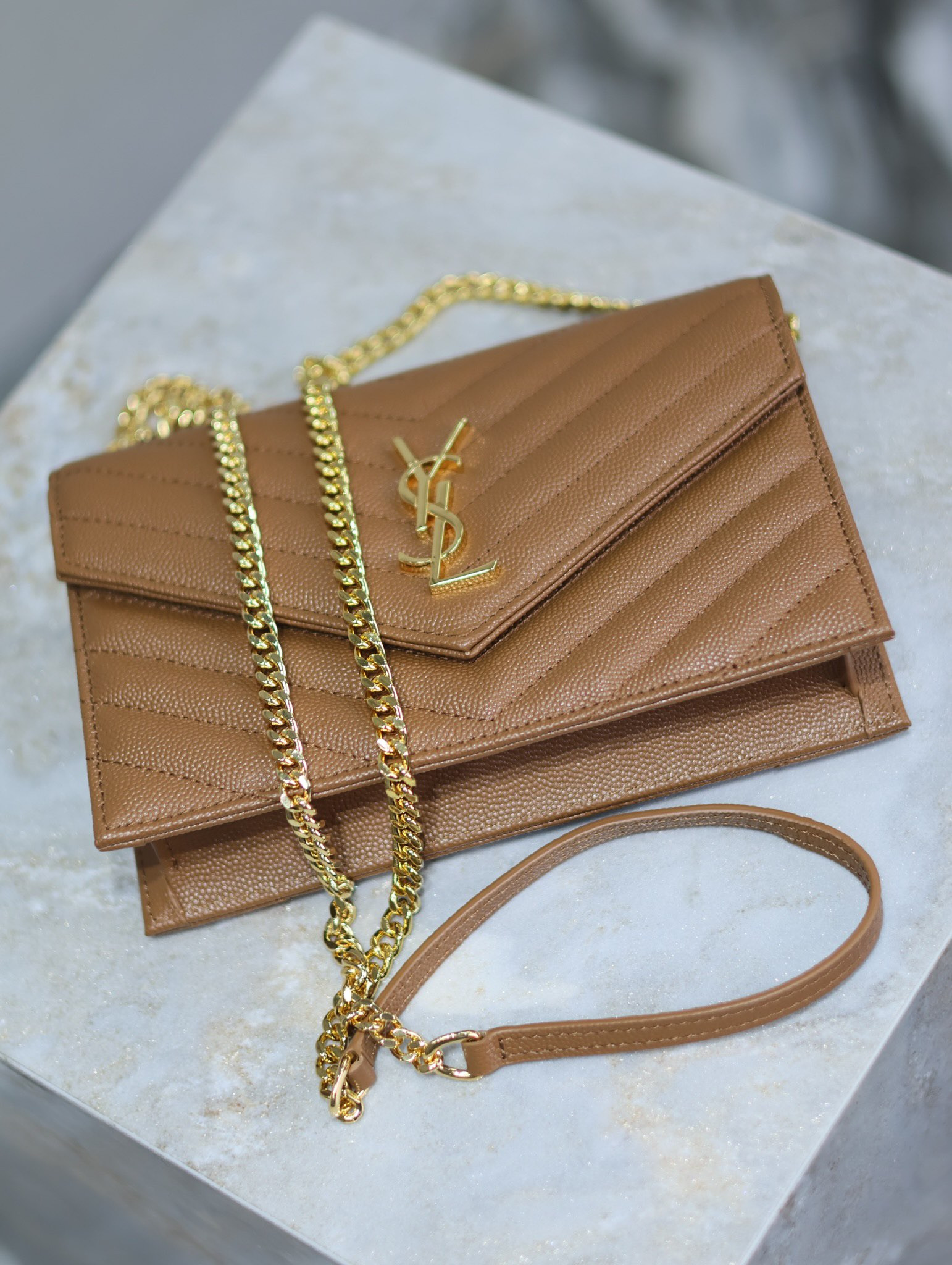 Y*L Cassandra WOC envelope chain wallet in grained poudre leather 19 x 12.5 x 3.5 cm