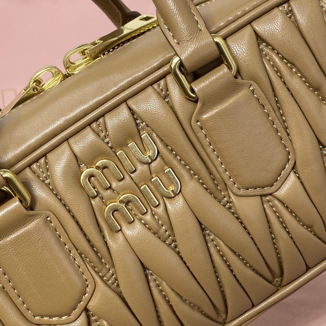 Miu Miu Arcadie matelassé nappa leather bag 22X10.5X7.5cm