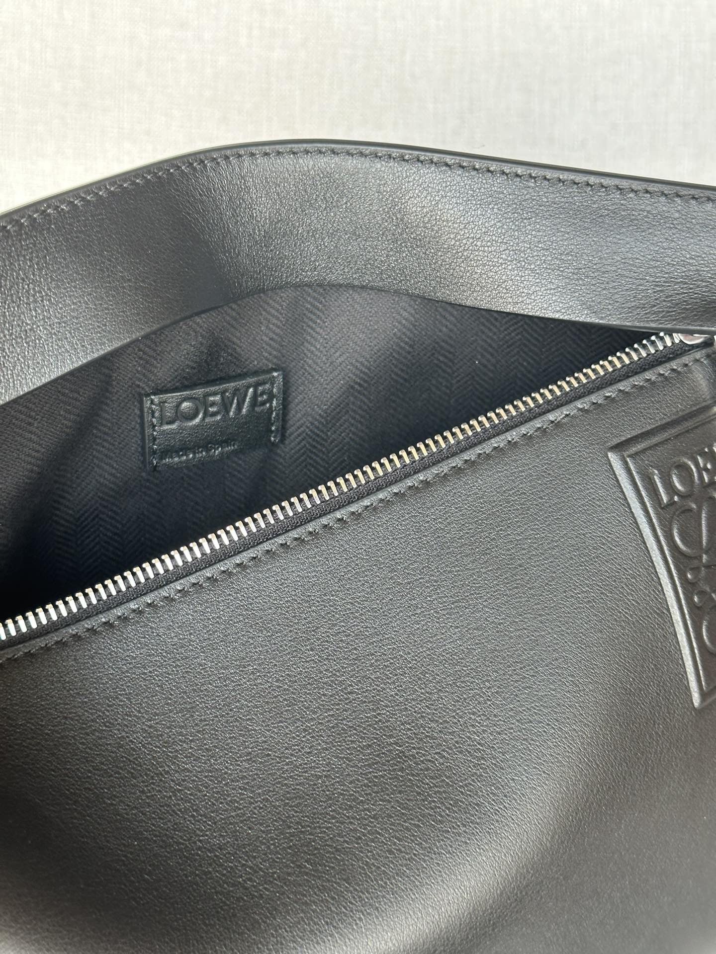 L0ew* T Pouch in satin calfskin 29.5x6.5x20.5cm