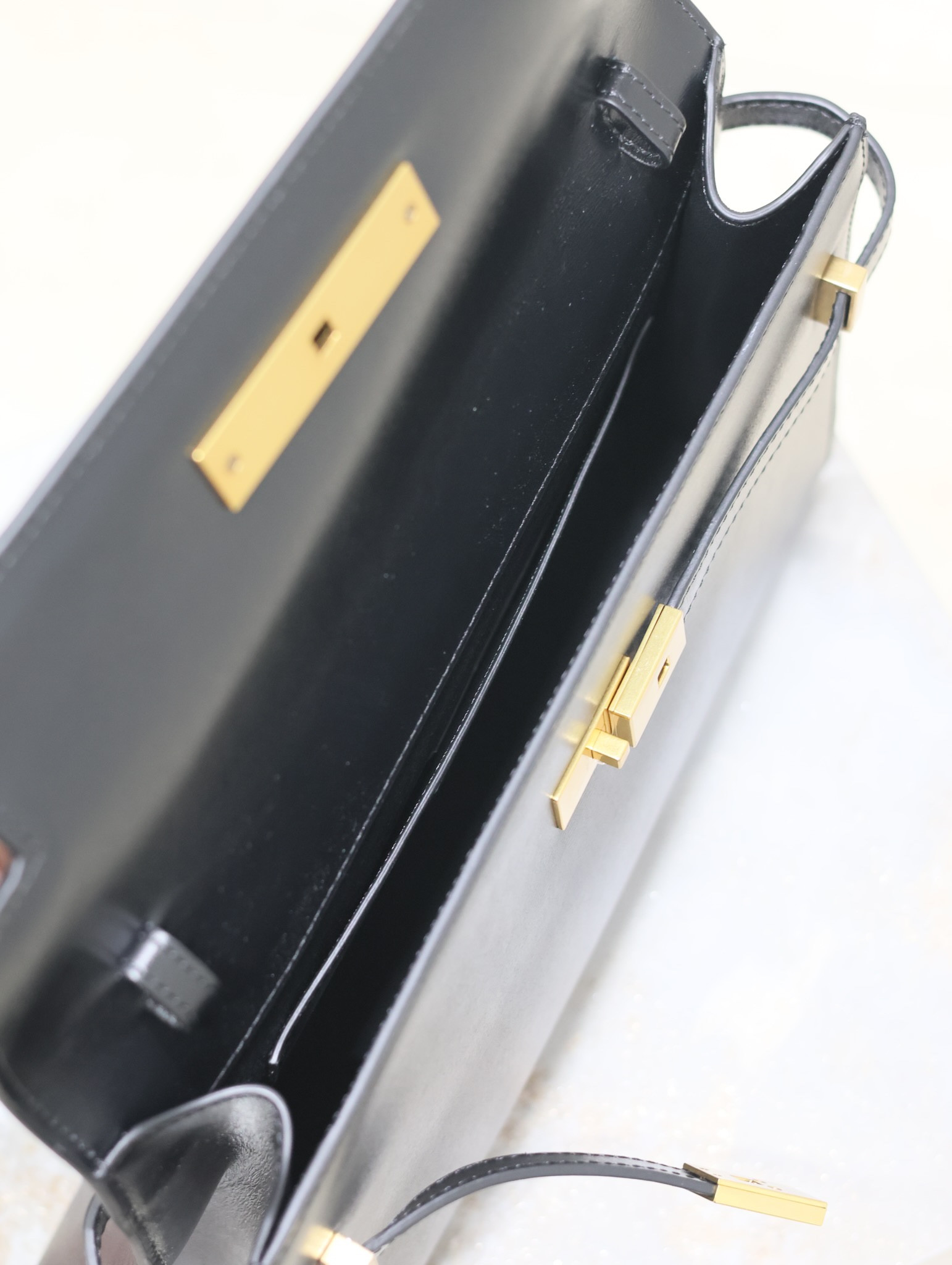 Y*L MEDIUM MANHATTAN in BOX Sa**t Lau*nt 29x20x7.5cm