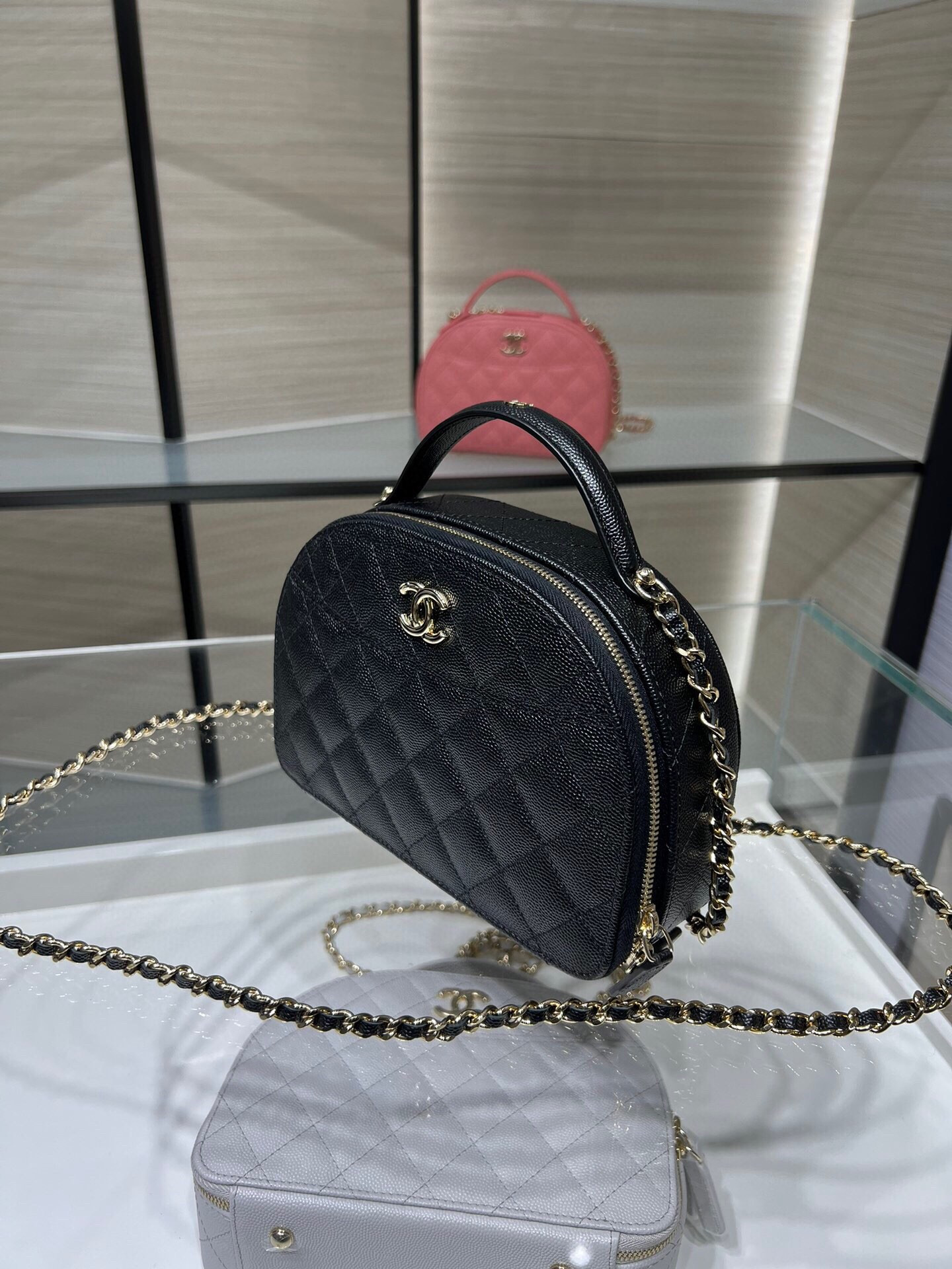 Ch*el 25C Chain shell bag 18X16X6cm