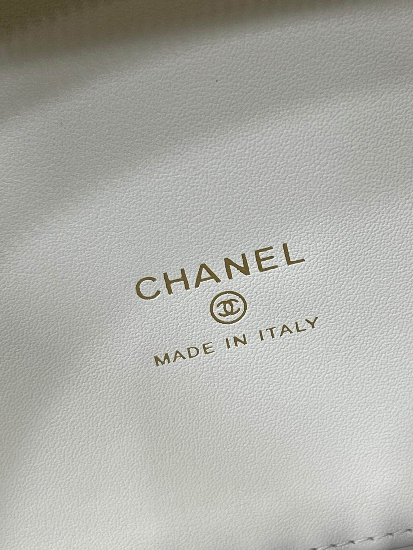 Ch*el 25C Chain shell bag 18X16X6cm