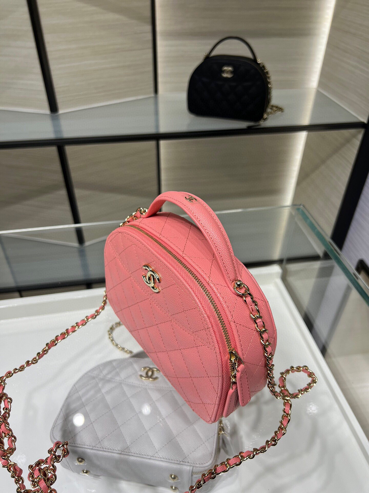 Ch*el 25C Chain shell bag 18X16X6cm