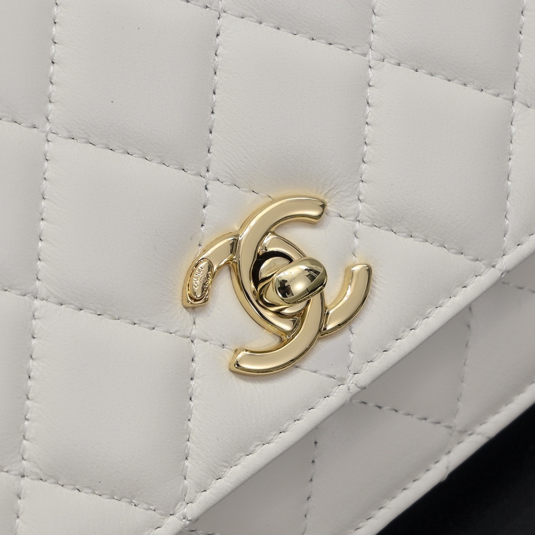 Ch*el Clutch With Chain 19cm