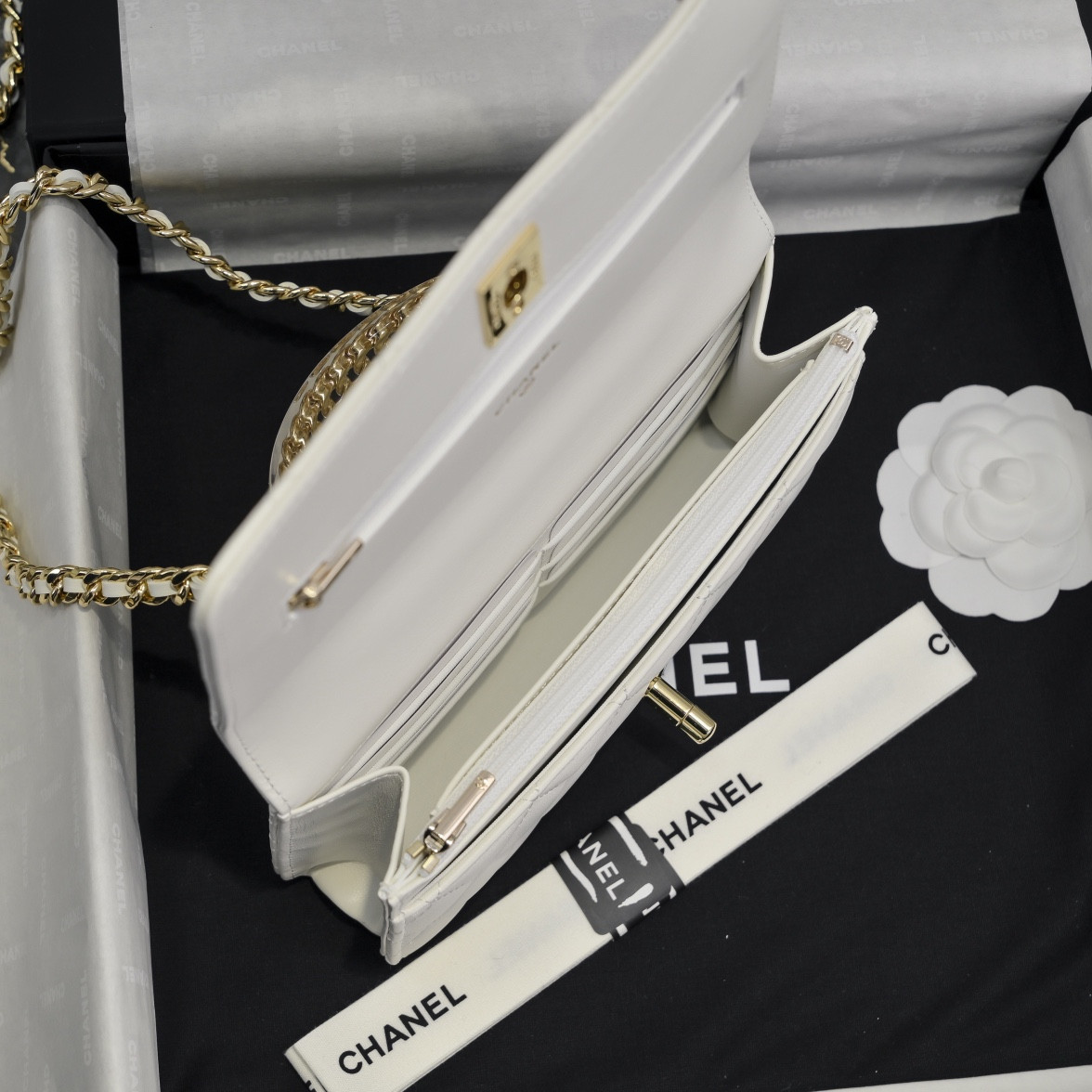 Ch*el Clutch With Chain 19cm