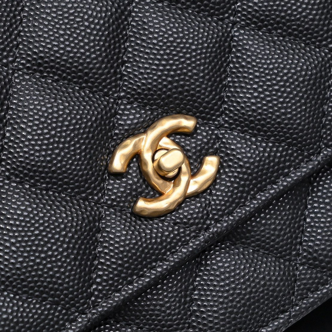 Ch*el WOC CLASSIC WALLET ON CHAIN 19cm