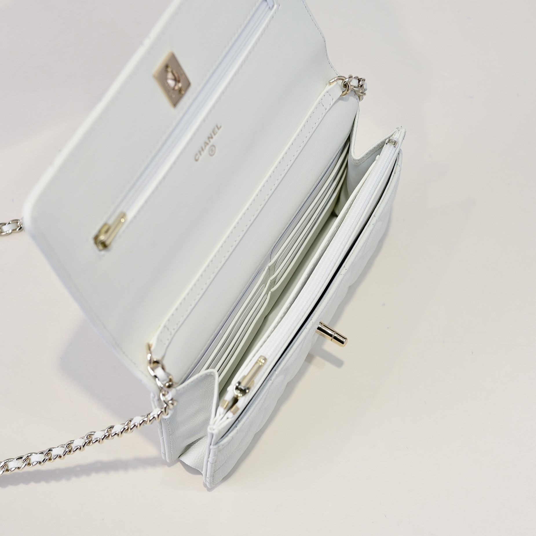 Ch*el WOC CLASSIC WALLET ON CHAIN 12.3x19.2x3.5cm