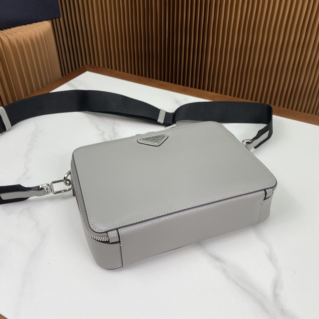 Pra*a Medium Brique Saffiano leather bag 22x16x6cm