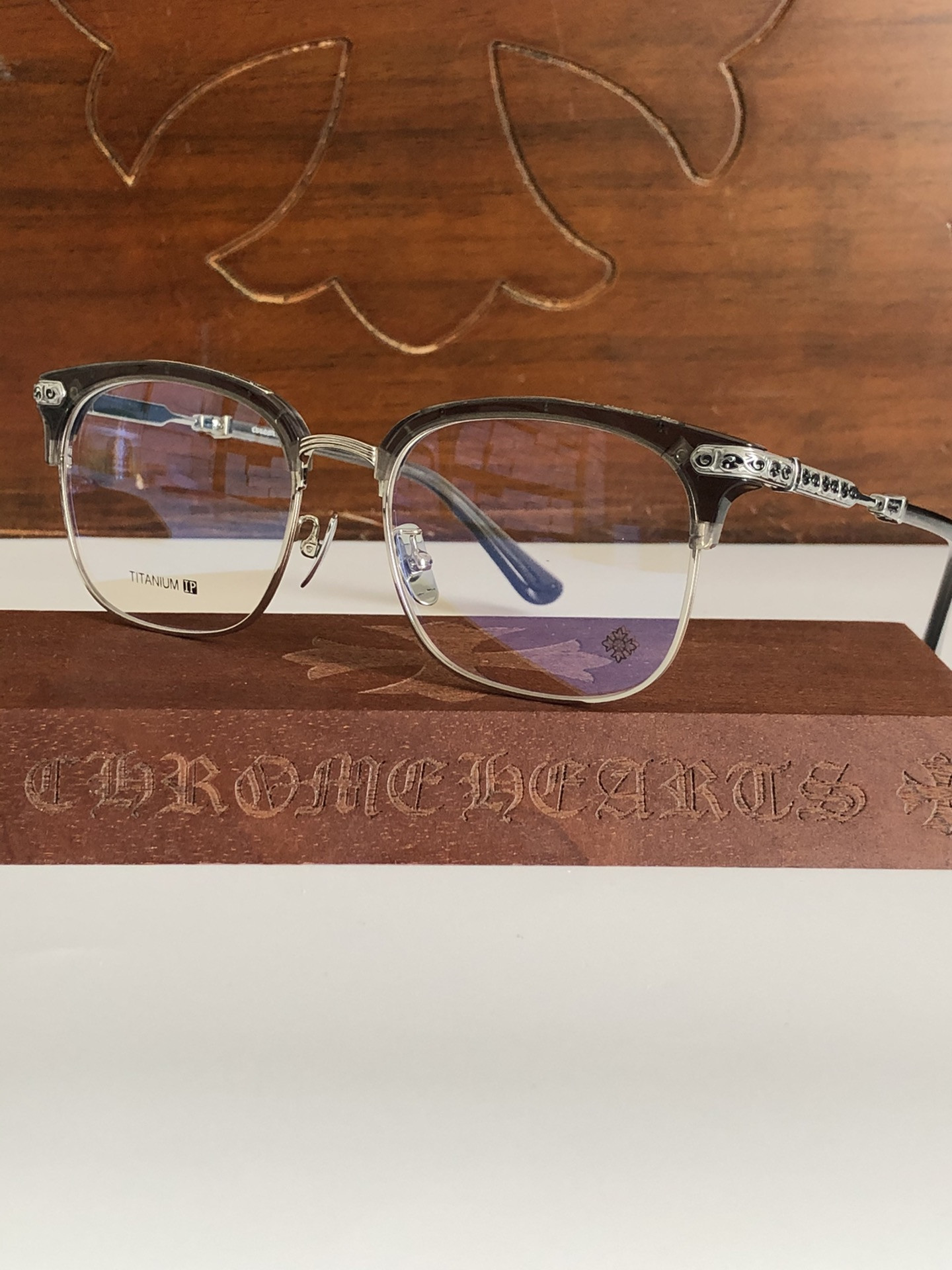 Ch**me He**ts Glasses VERTICAL SMILE I 57-19-148