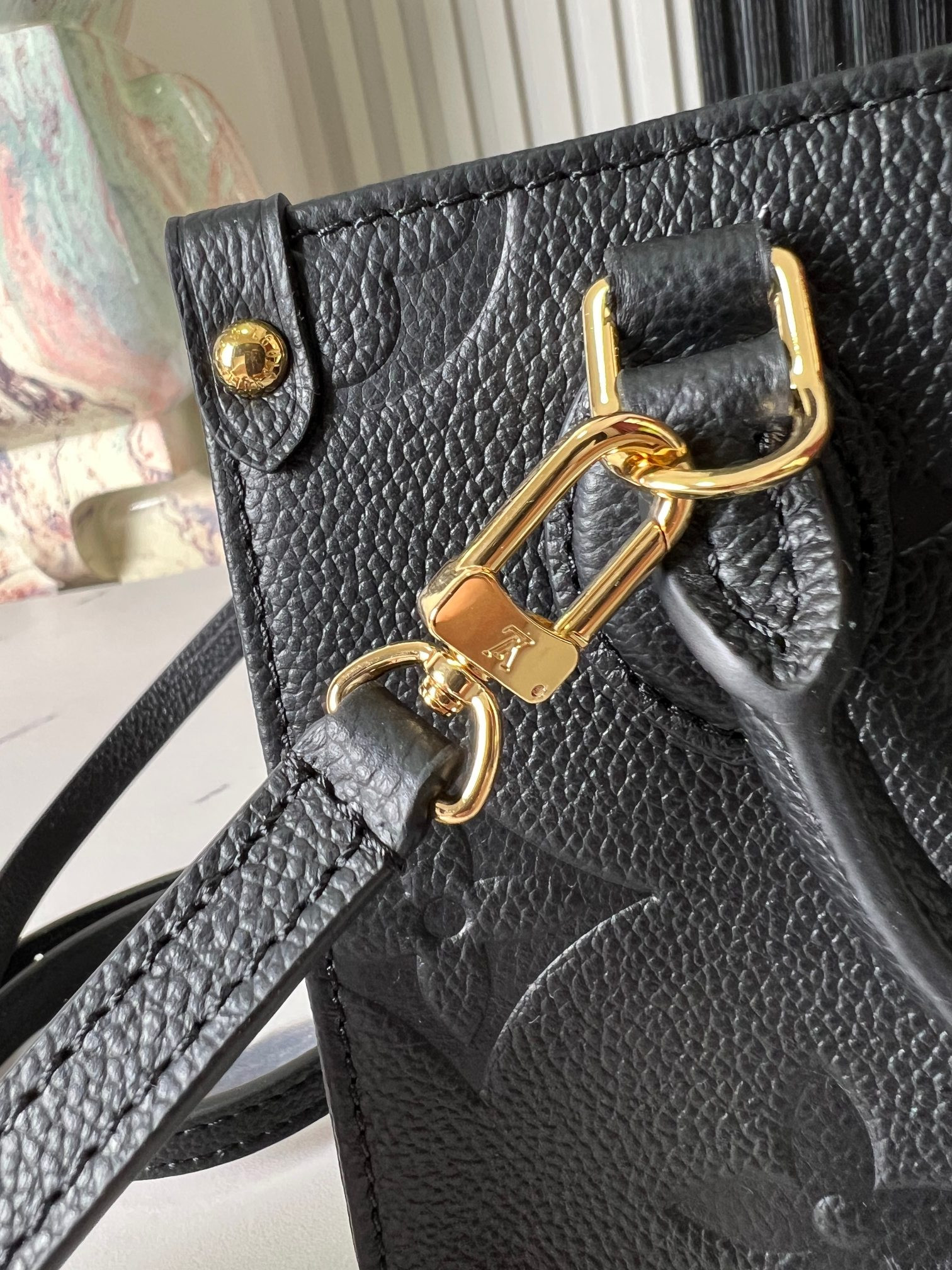 LV ON THE GO BB M46993 18 x15 8.5cm