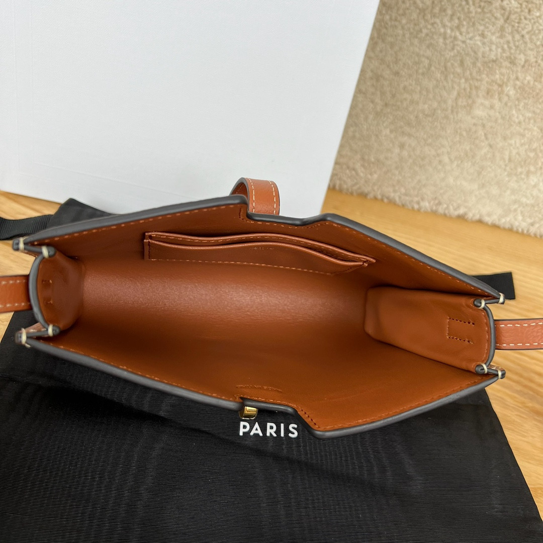 Ce**e 16 STRAP POCHETTE in IN S*pPLE GRAINED CALFSKIN 18.5 x 12 x 3 cm