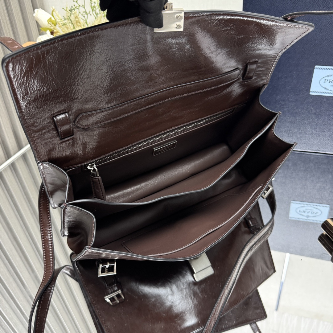 Pra*a Medium Leather Handbag 32x16.5x10cm