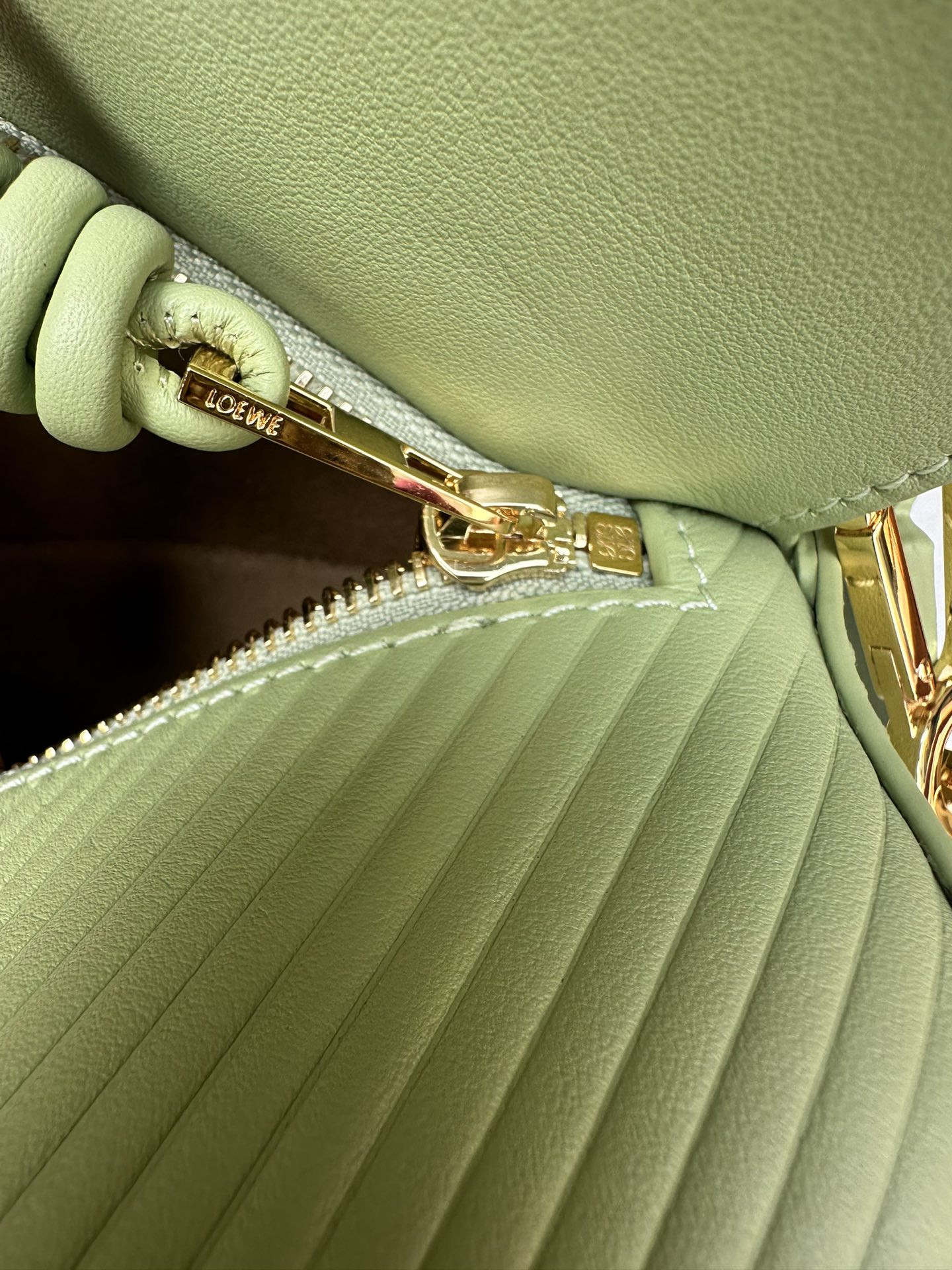 L0ew* Small Puzzle bag in calfskin 24x10.5x16.5cm