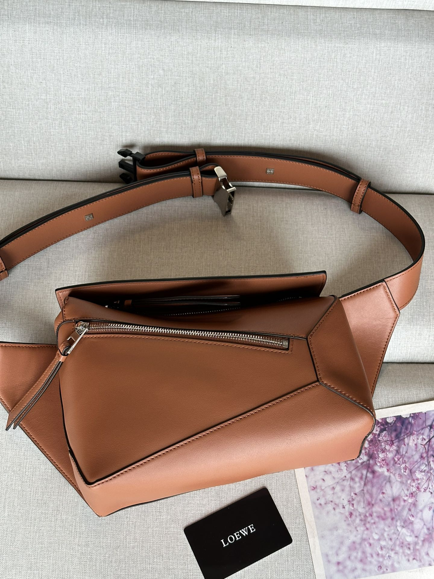 L0ew* Small Puzzle bumbag in classic calfskin 24x10.5x16cm