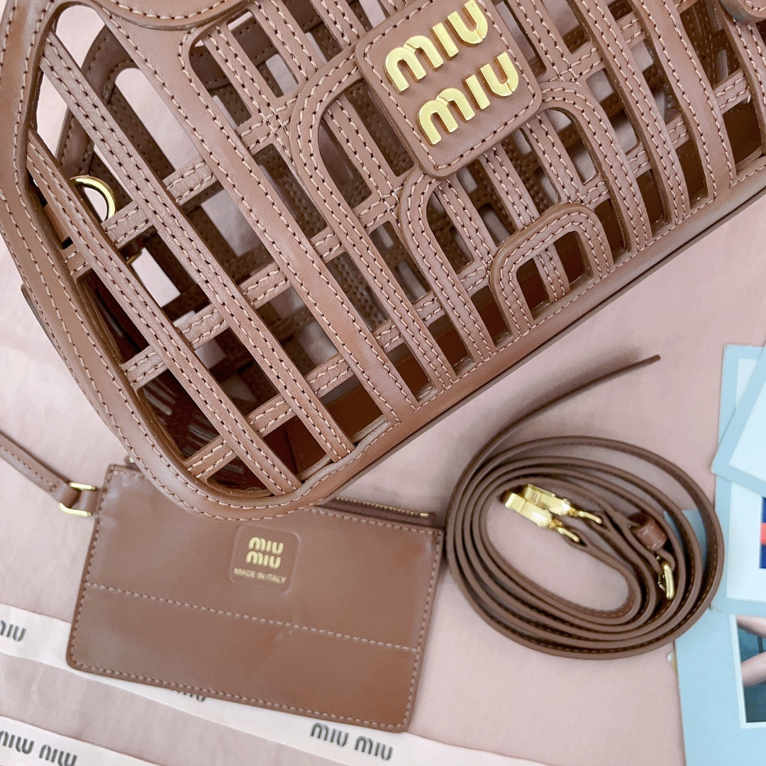 Miu Miu Leather basket 12.5x24x9cm