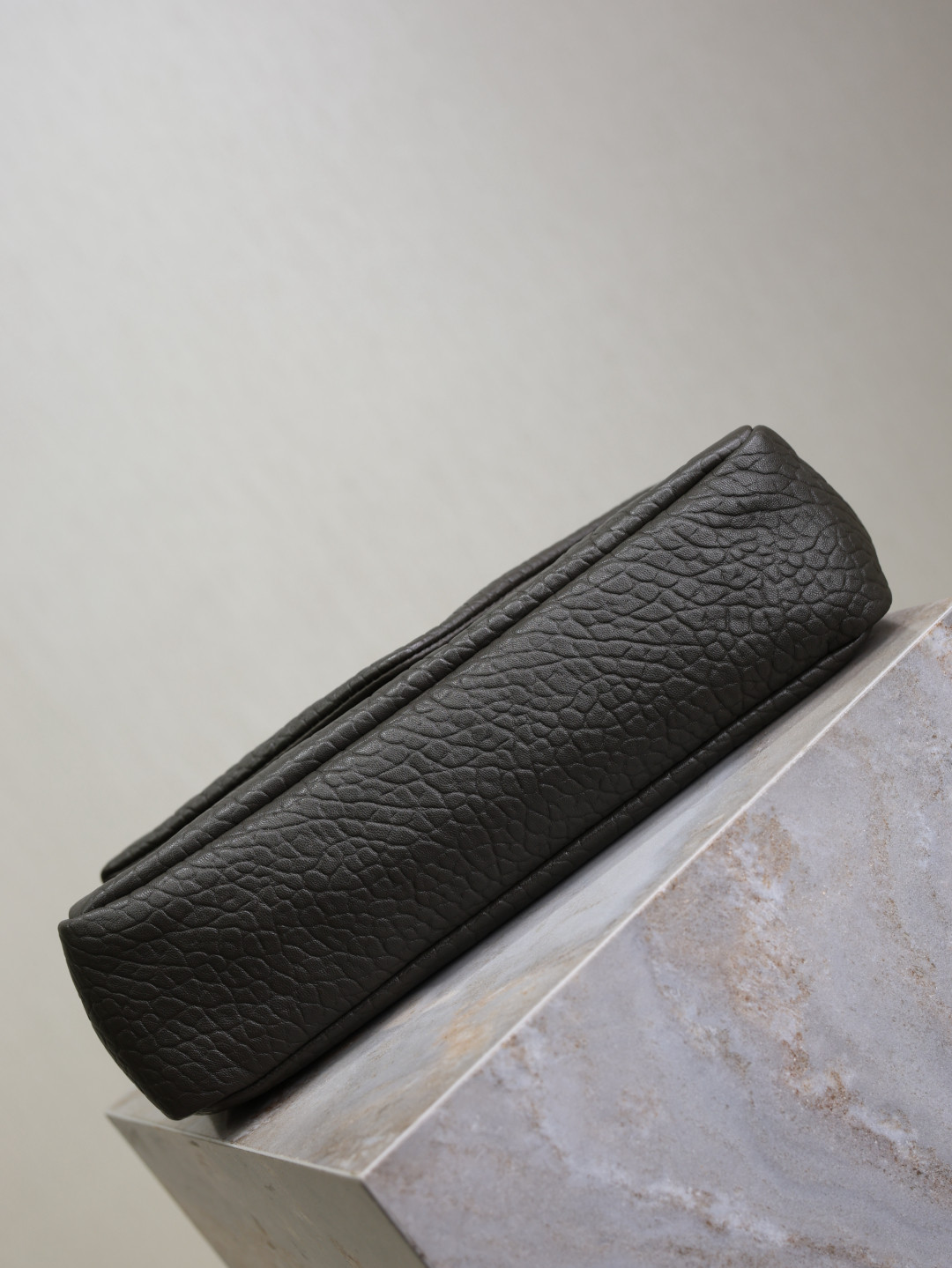 Y*L CALYPSO medium in grained lambskin 800916 30x15x7.5cm