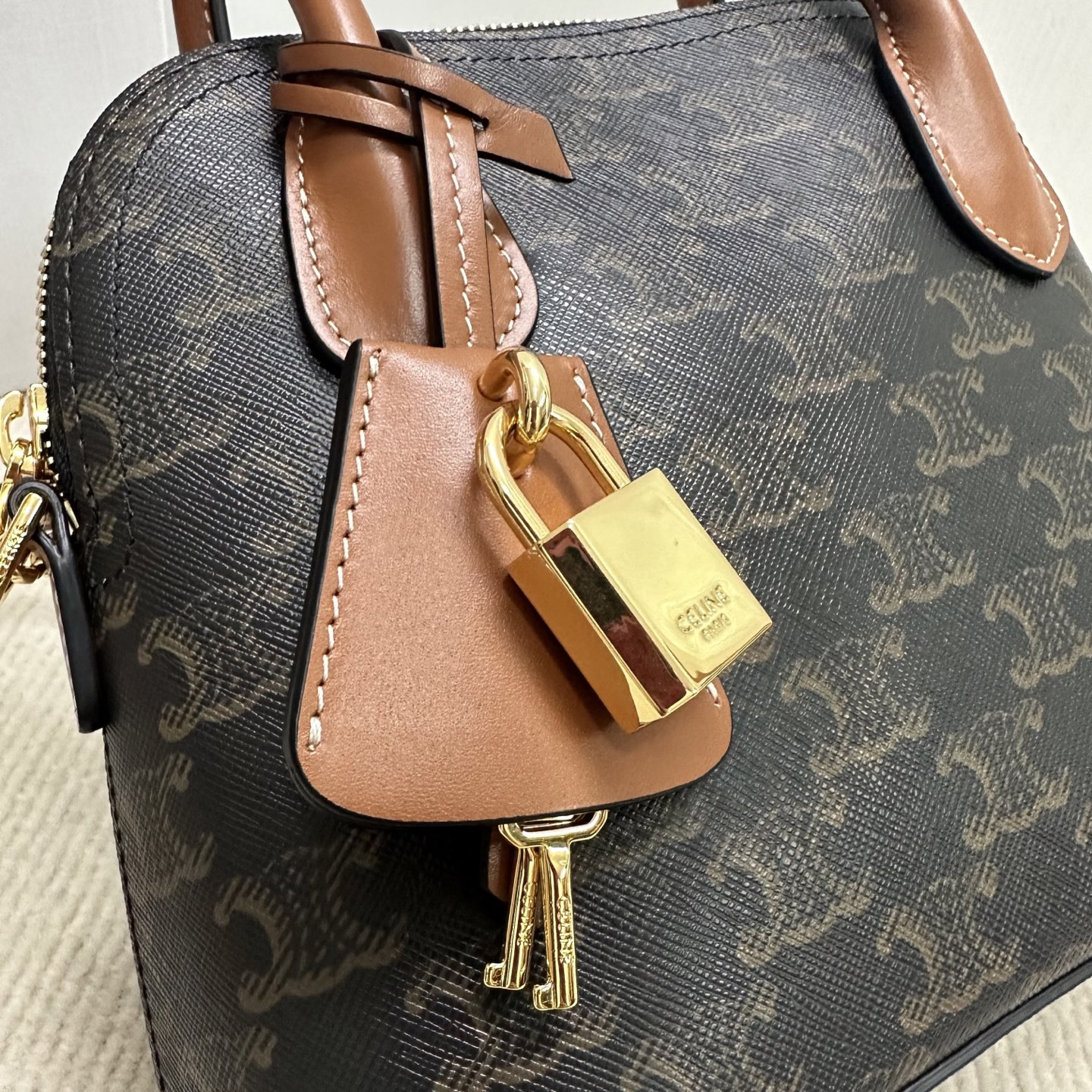 Ce**e TEEN HONORINE BAG IN Triomphe Canvas and Calfskin 22.5x17x10cm