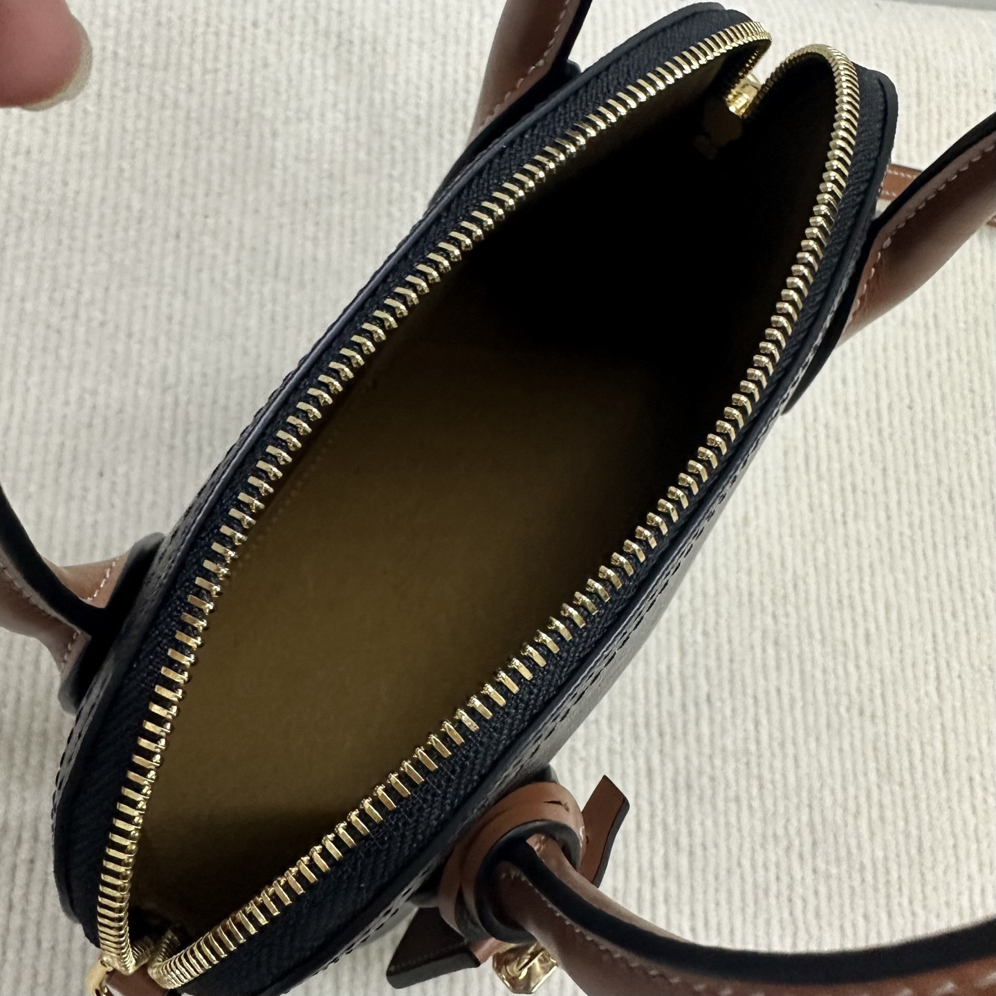 Ce**e TEEN HONORINE BAG IN Triomphe Canvas and Calfskin 22.5x17x10cm