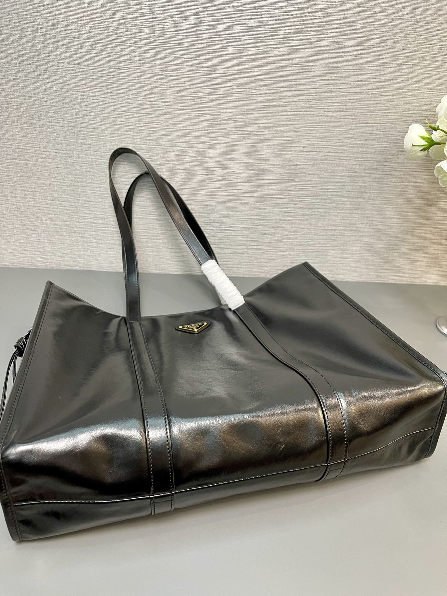 Pra*a Large leather tote bag 31x39x10cm